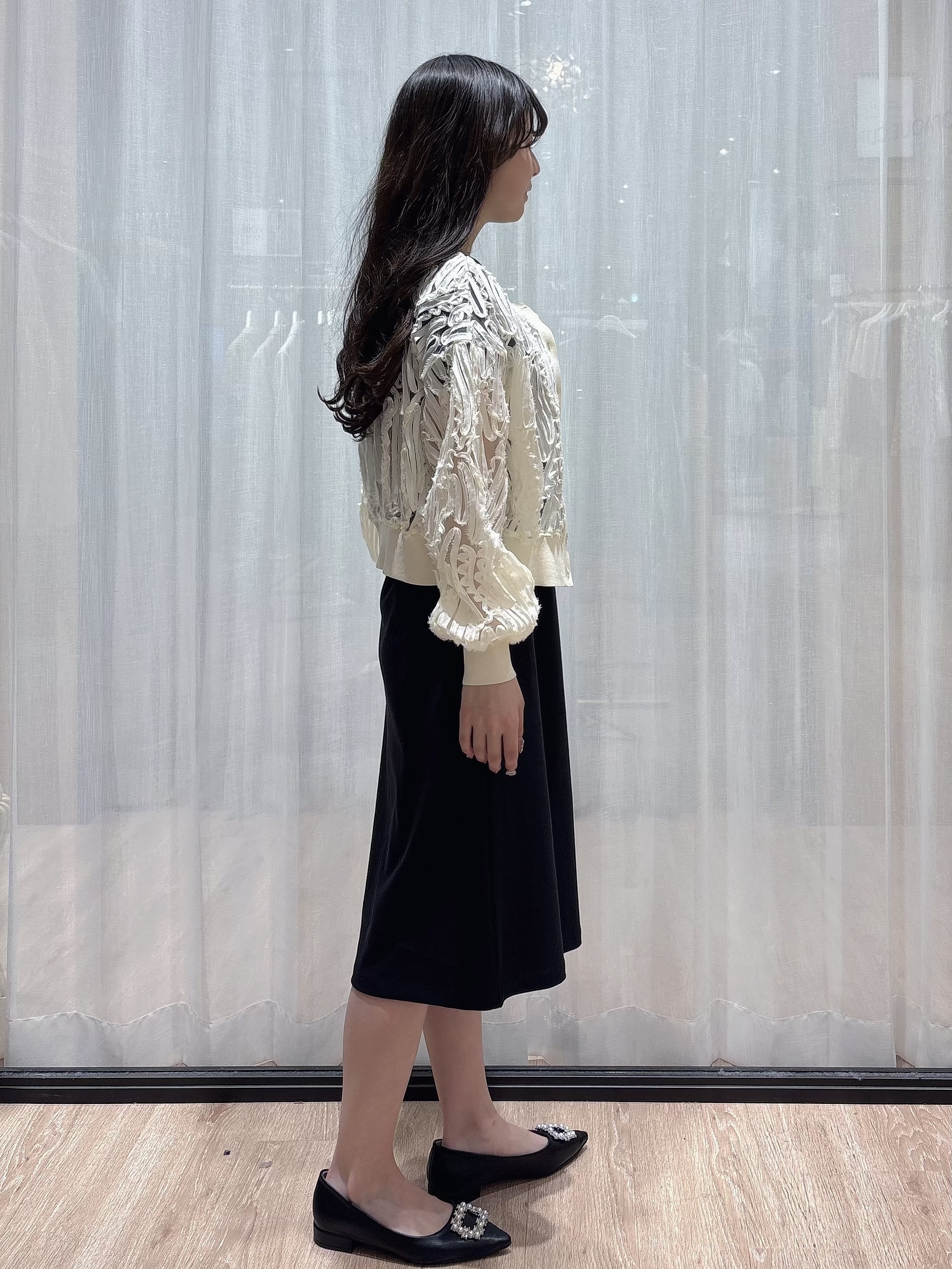 ぞうげさんの「OPAQUE.CLIP｜シアー幾何刺繍カーディガン【洗濯機OK】」を使ったコーディネート