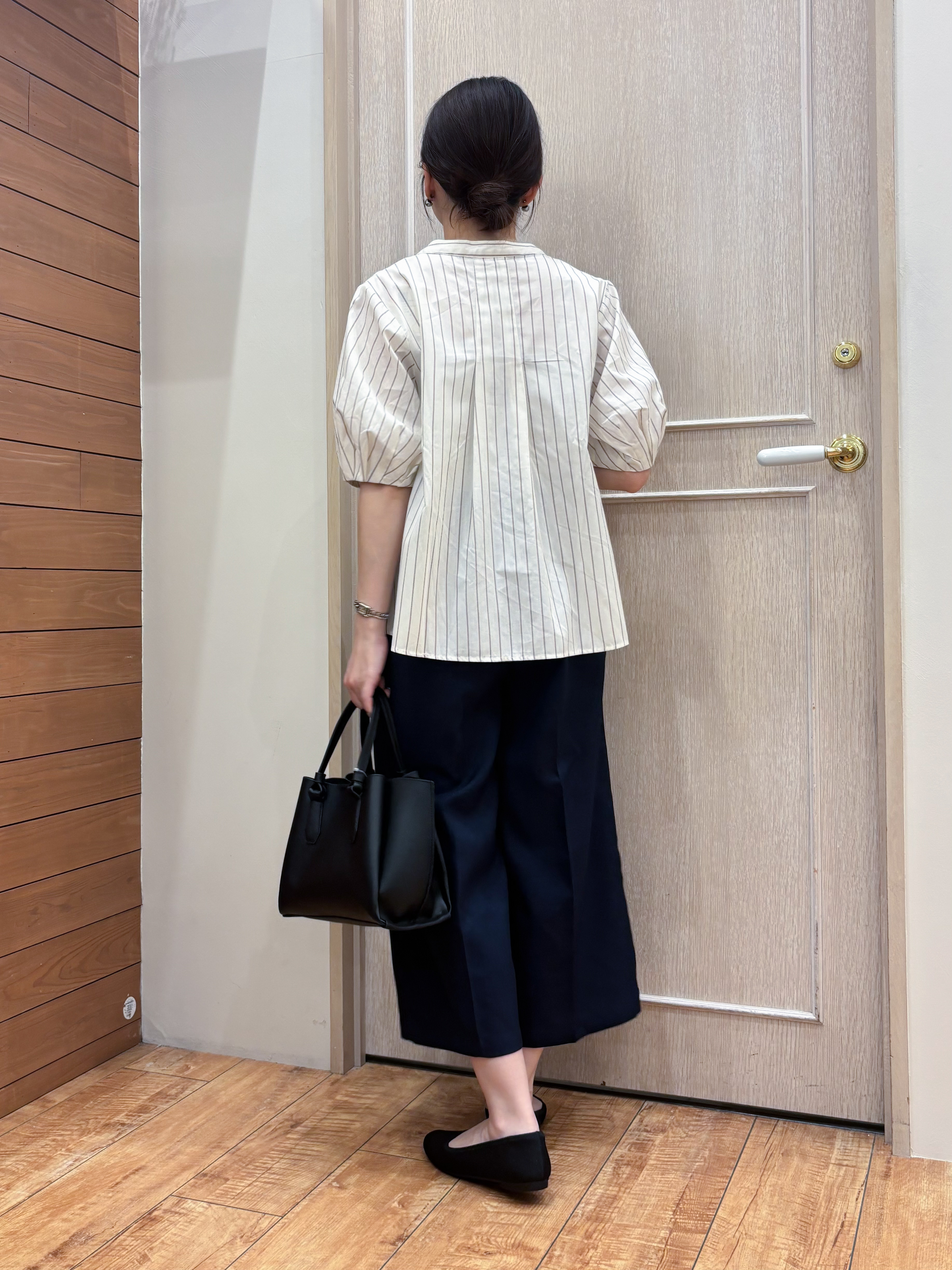 なみさんの「SHOO･LA･RUE｜【高レビュー/洗濯後しわになりにくい/インせず着られる】自然に体型カバー 麻調ペプラムブラウス」を使ったコーディネート