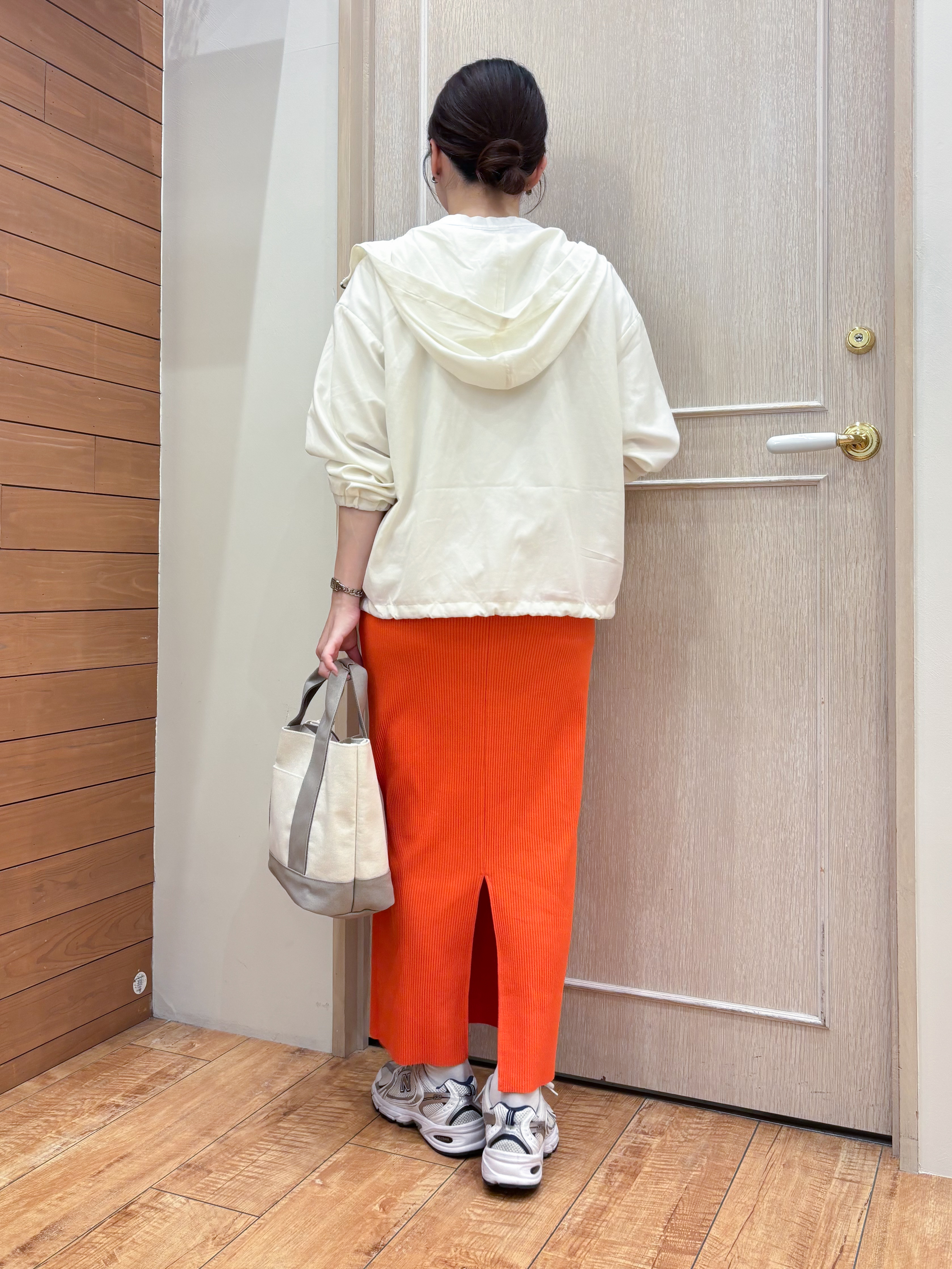 なみさんの「SHOO･LA･RUE｜【S-LL/UV】季節の変わり目に ゴールドパーツが上品なフード付きブルゾン」を使ったコーディネート