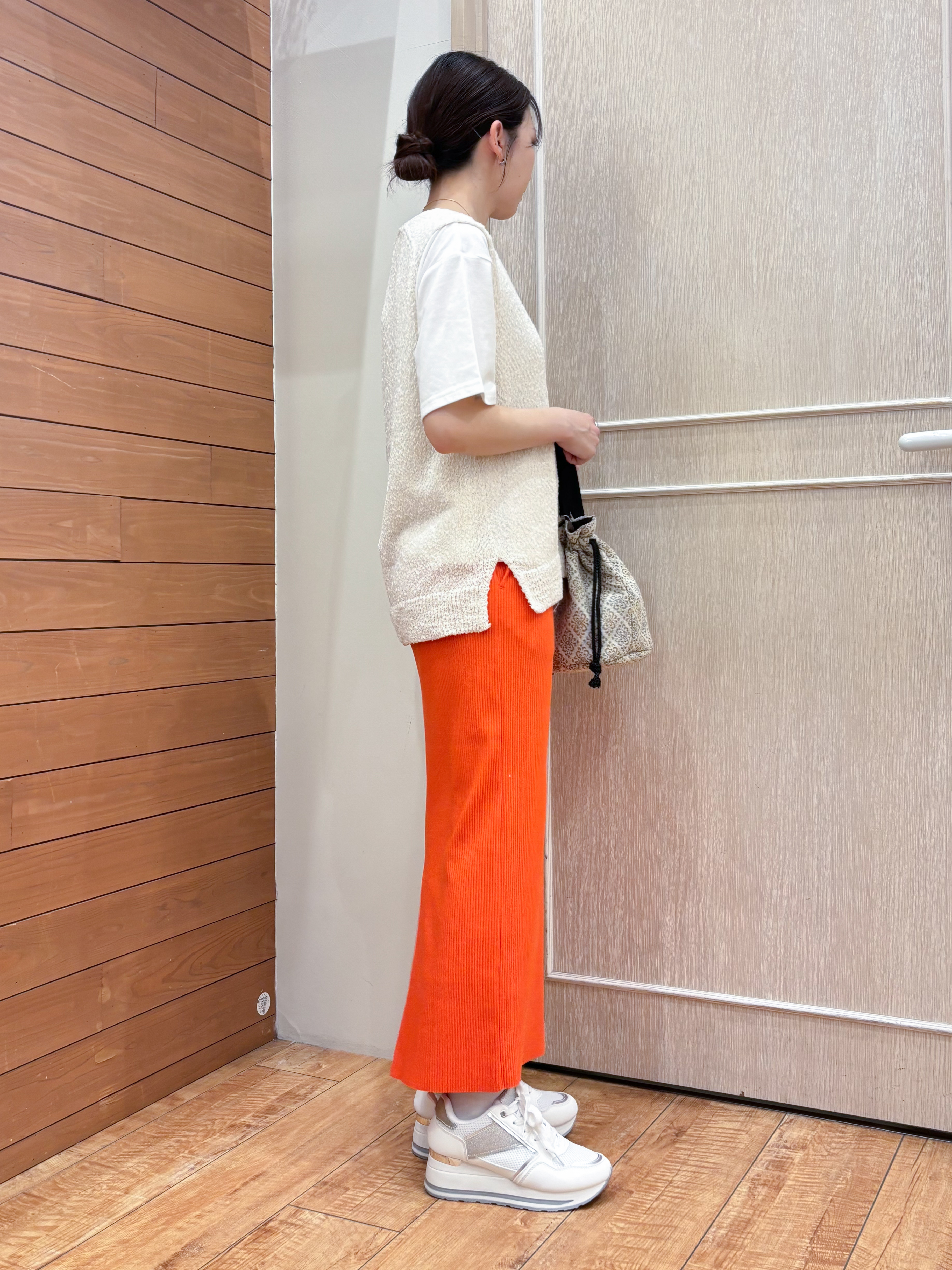 なみさんの「SHOO･LA･RUE｜【2点セット/S-LL】ニットベスト＆ロゴTシャツSET」を使ったコーディネート