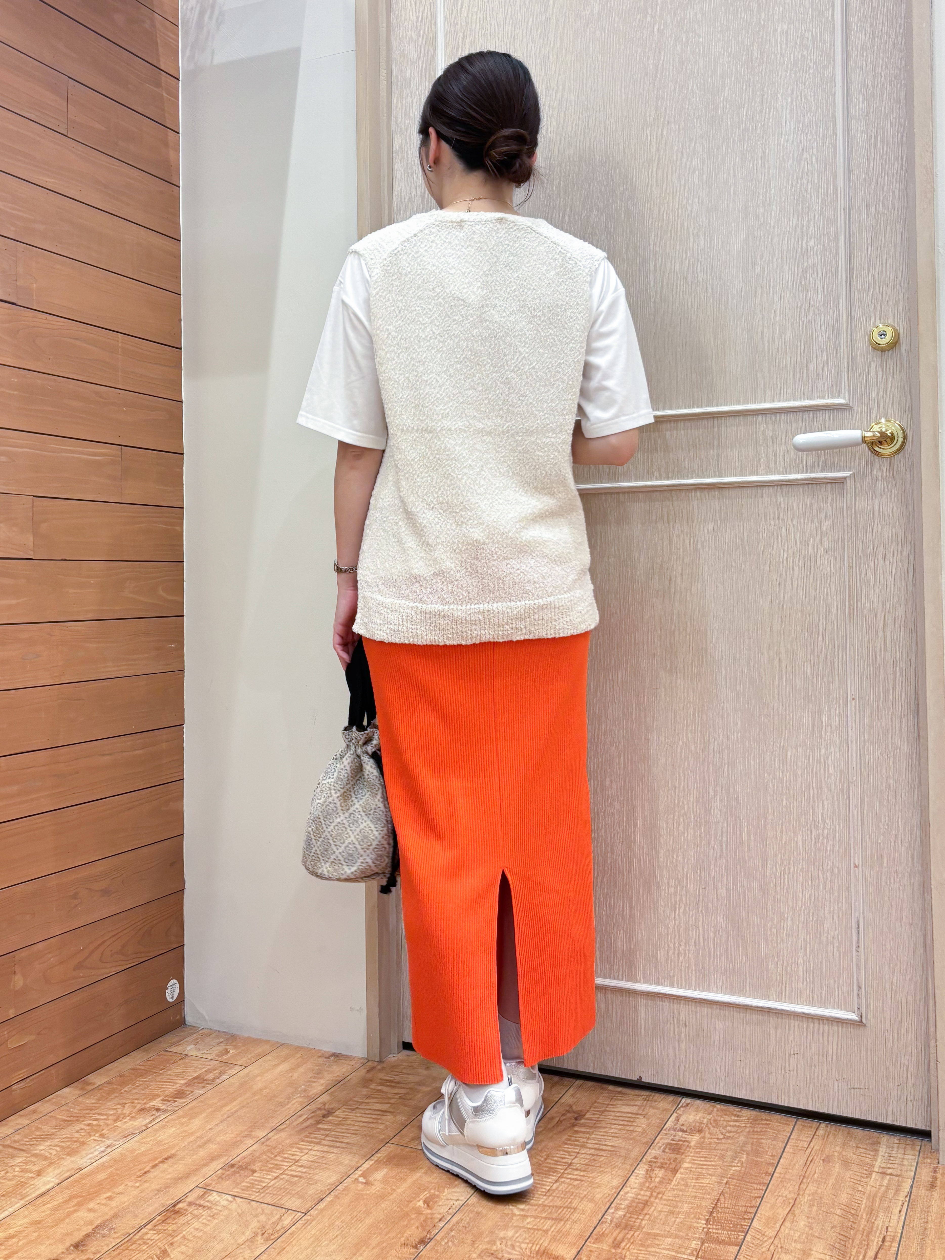 なみさんの「SHOO･LA･RUE｜【2点セット/S-LL】ニットベスト＆ロゴTシャツSET」を使ったコーディネート