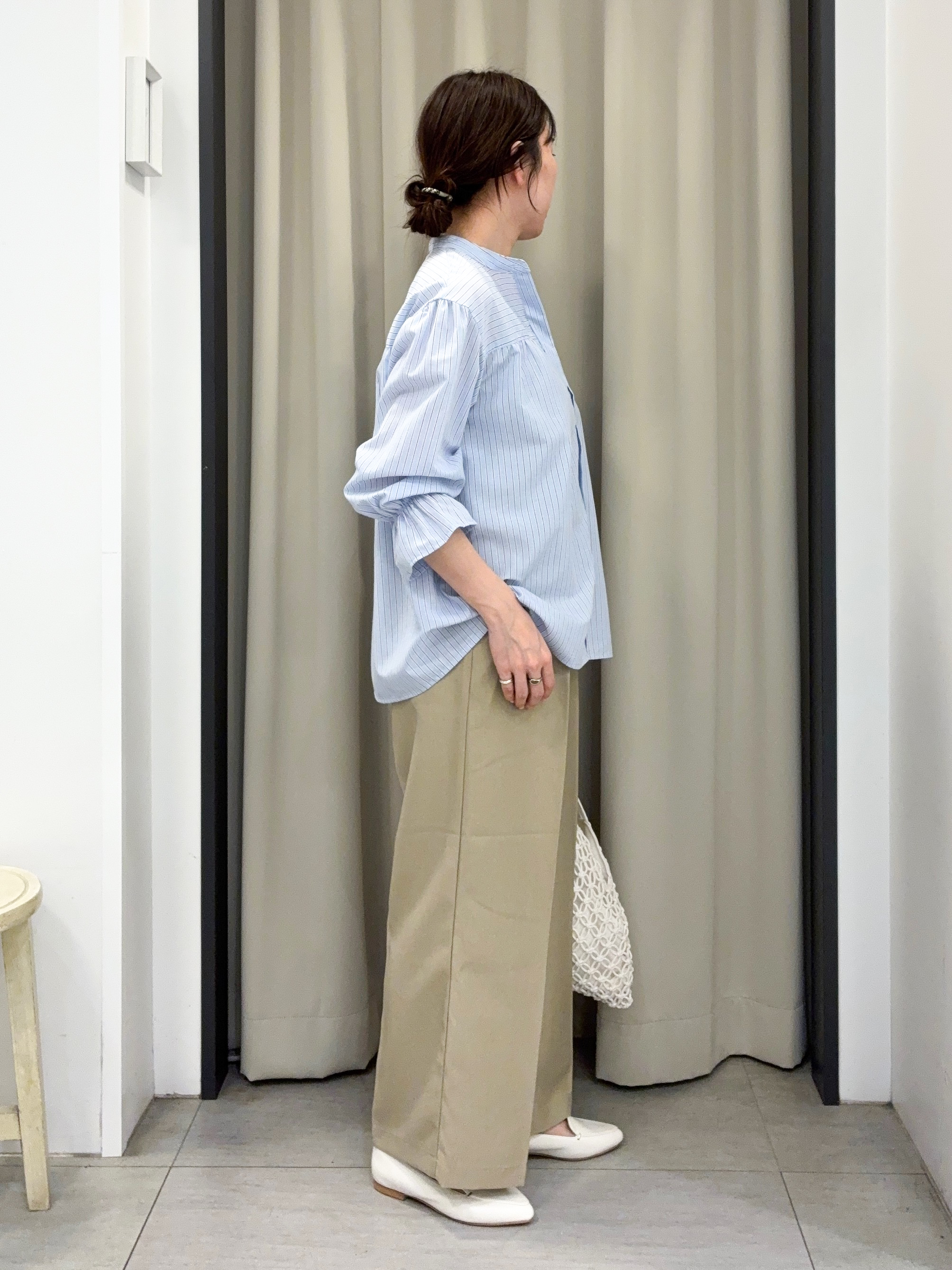 eguchiさんの「grove｜【貴島明日香さん着用／イージーケア／接触冷感】麻混スタンドギャザーシャツ」を使ったコーディネート