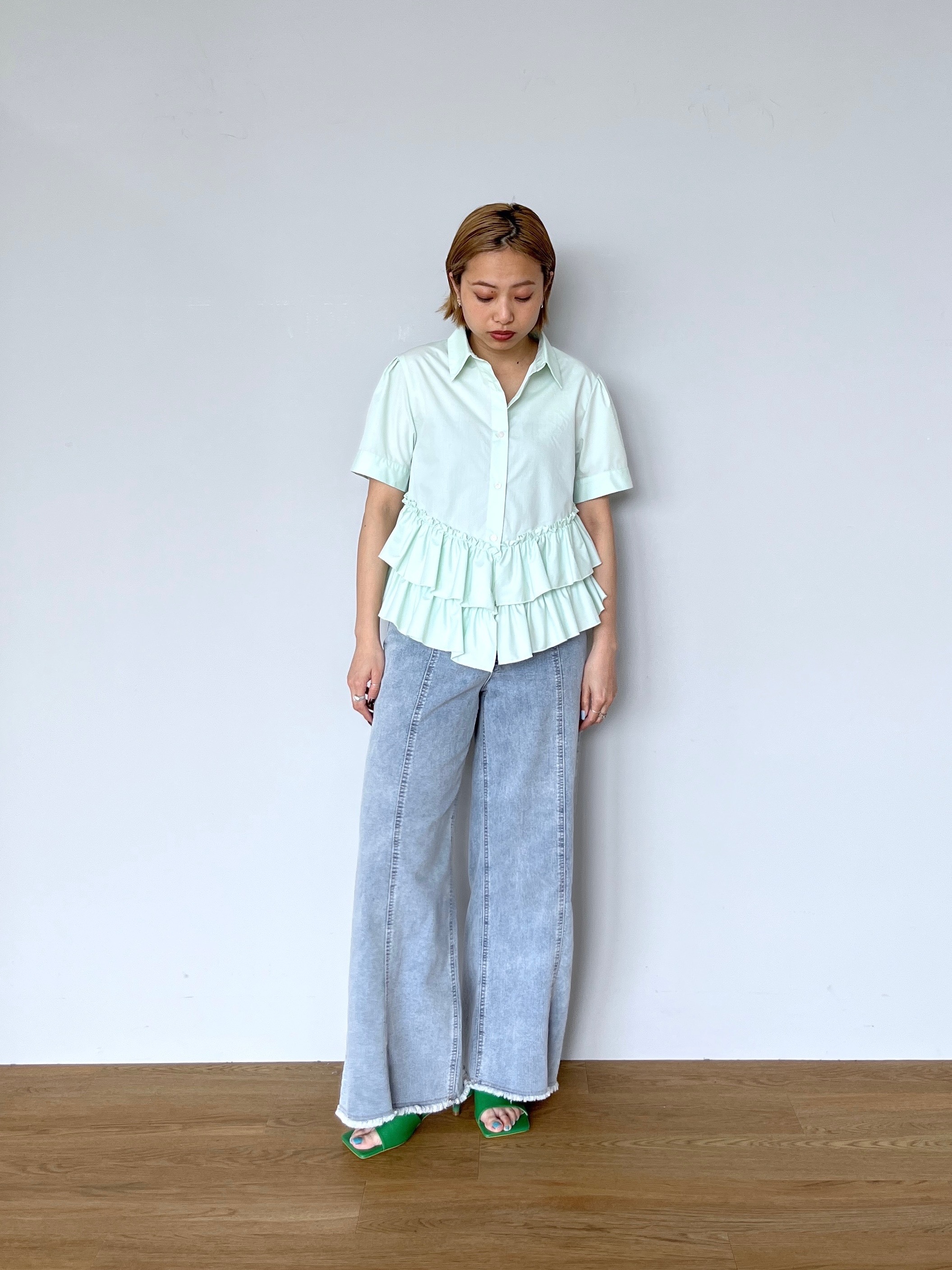Harukaさんの「INDIVI｜ティアードフリルヘムシャツ」を使ったコーディネート