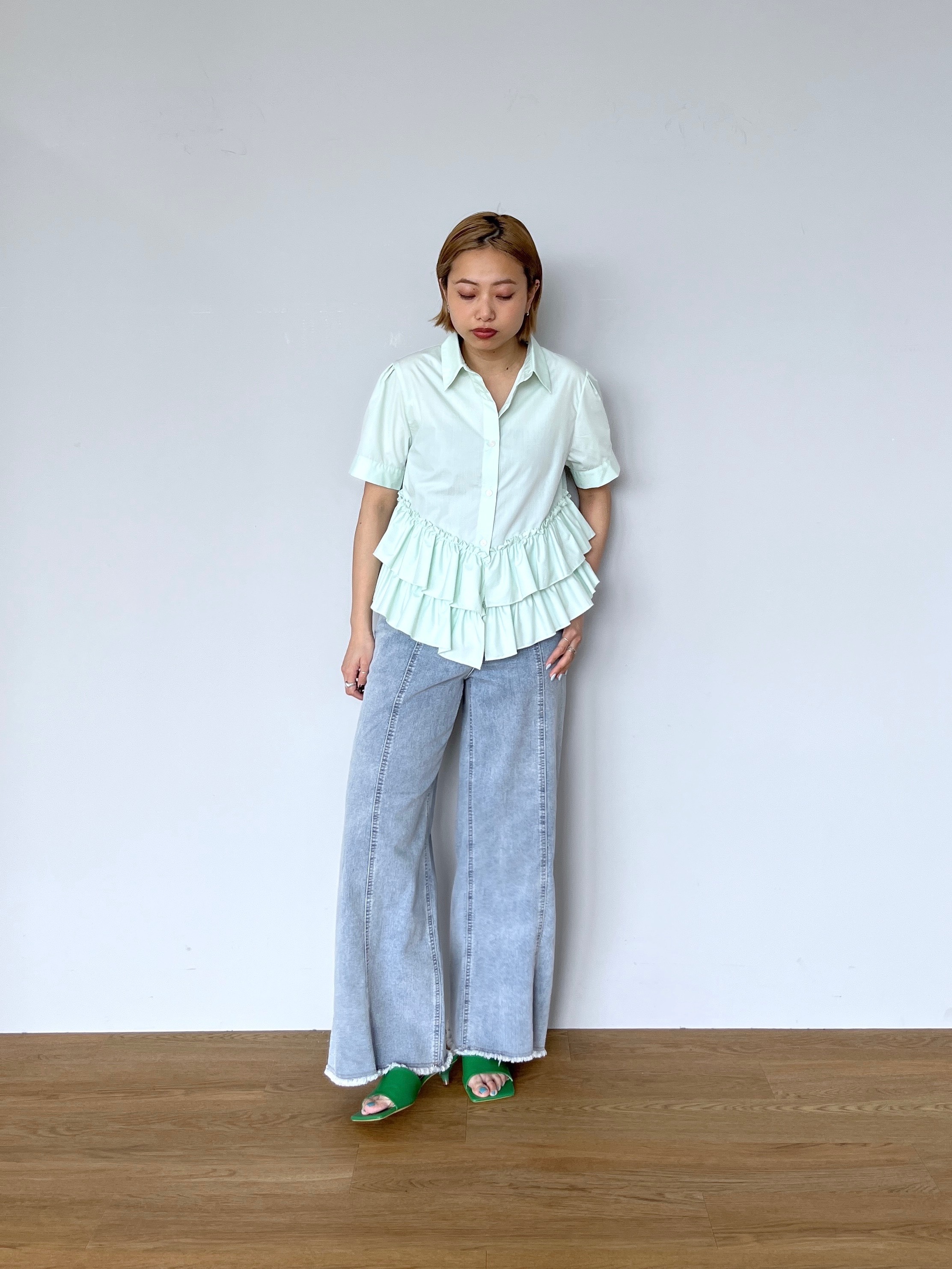 Harukaさんの「INDIVI｜ティアードフリルヘムシャツ」を使ったコーディネート