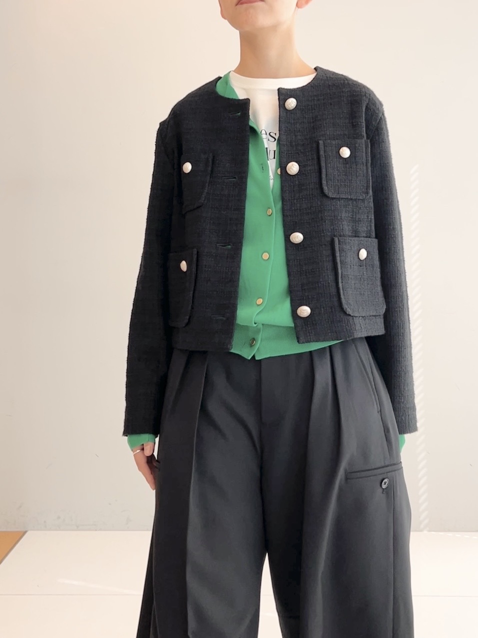 OCHIAIさんの「DRESSTERIOR｜ブラックファンシーツイードジャケット」を使ったコーディネート