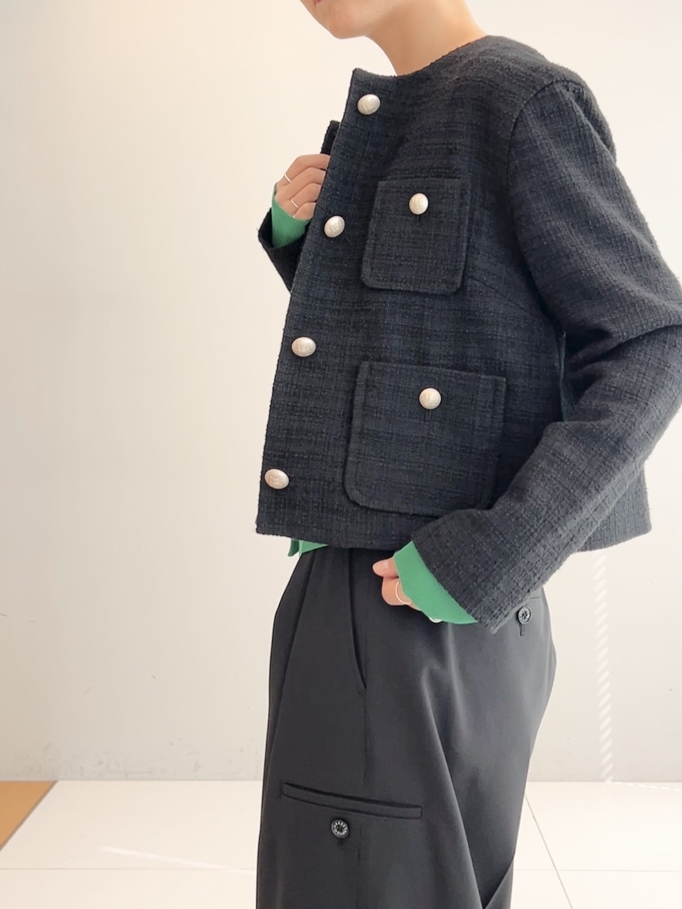 OCHIAIさんの「DRESSTERIOR｜ブラックファンシーツイードジャケット」を使ったコーディネート