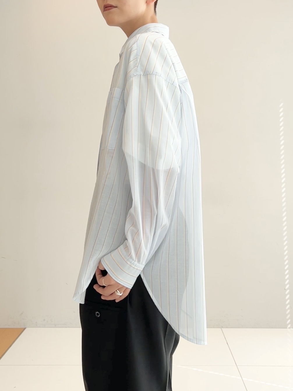 OCHIAIさんの「DRESSTERIOR｜シアー ストライプシャツ」を使ったコーディネート