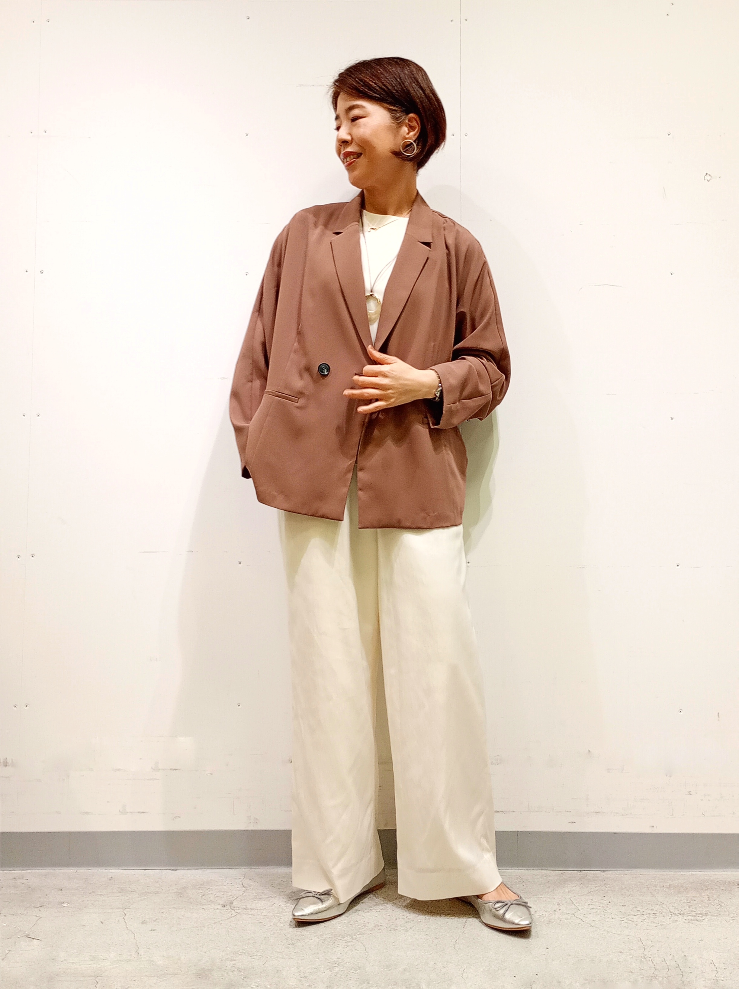 Kさんの「INDIVI｜【さらに軽く軽快！／着る日傘】ドルマンダブルジャケット」を使ったコーディネート