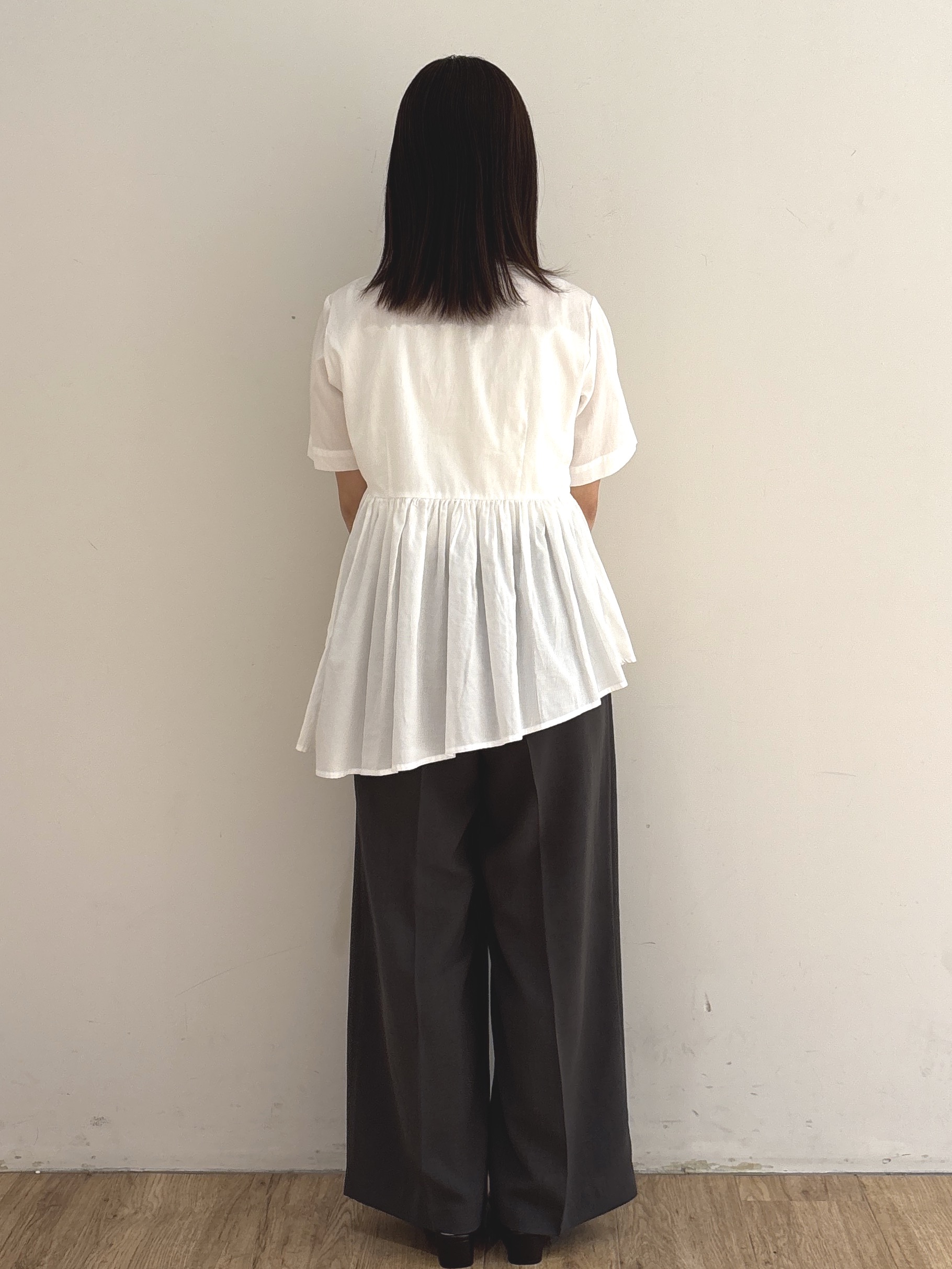 mireiさんの「OPAQUE.CLIP｜ピンタックアシメペプラムブラウス【洗濯機ＯＫ】」を使ったコーディネート