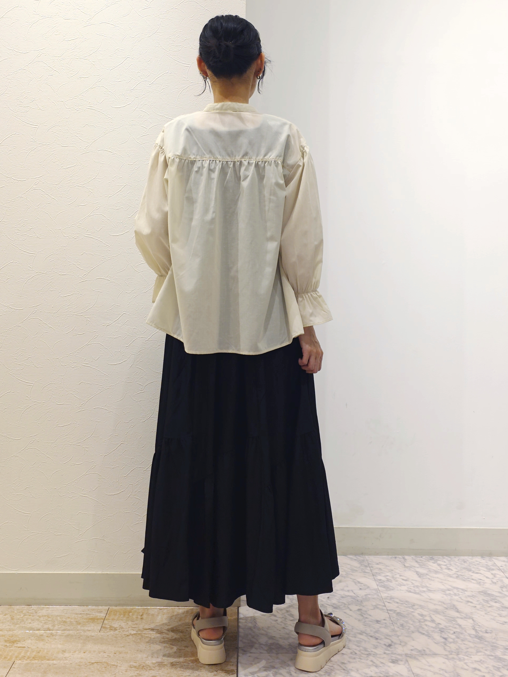 ケイさんの「grove｜【貴島明日香さん着用／イージーケア／接触冷感】麻混スタンドギャザーシャツ」を使ったコーディネート