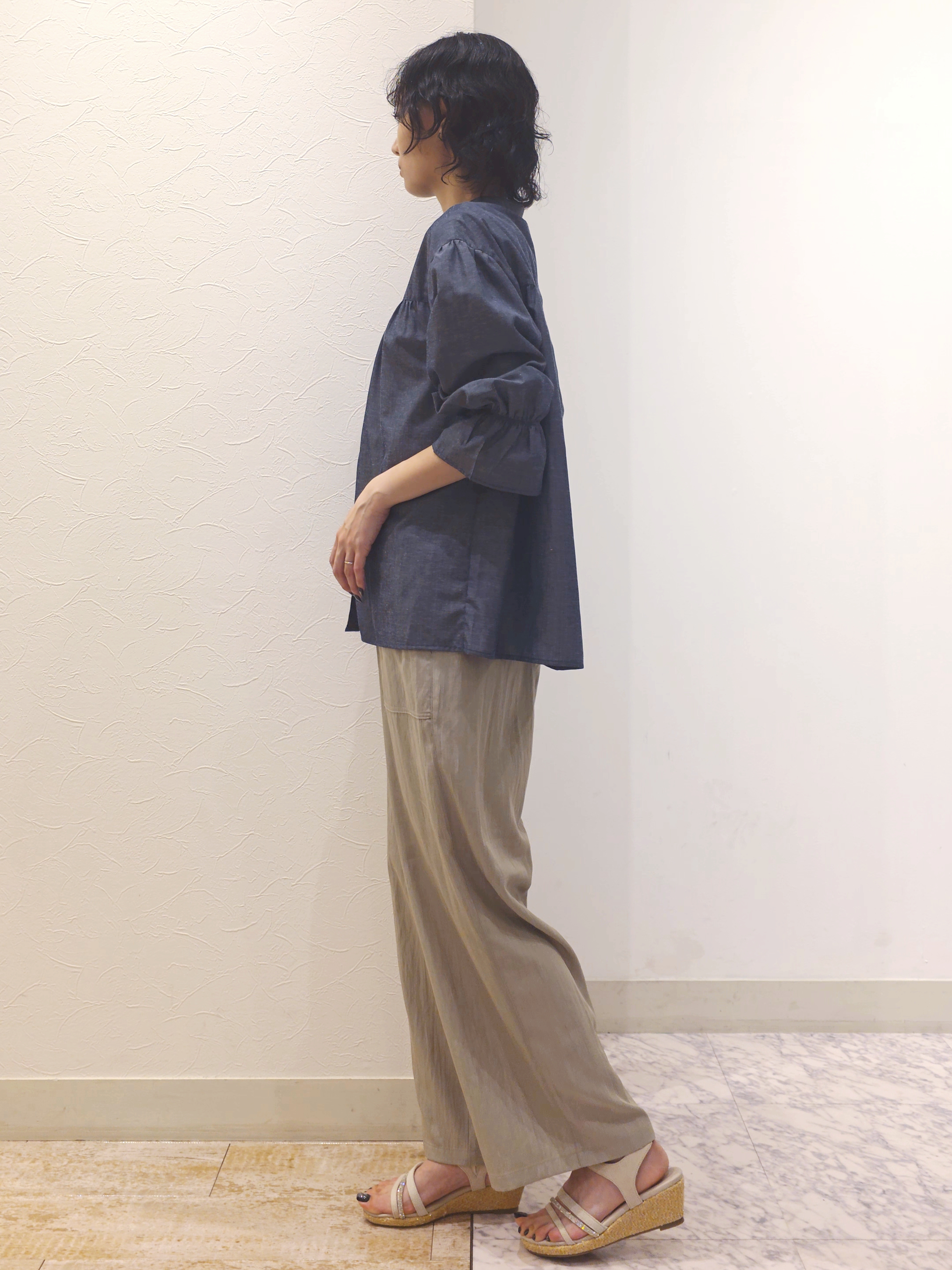 ケイさんの「grove｜【貴島明日香さん着用／イージーケア／接触冷感】麻混スタンドギャザーシャツ」を使ったコーディネート