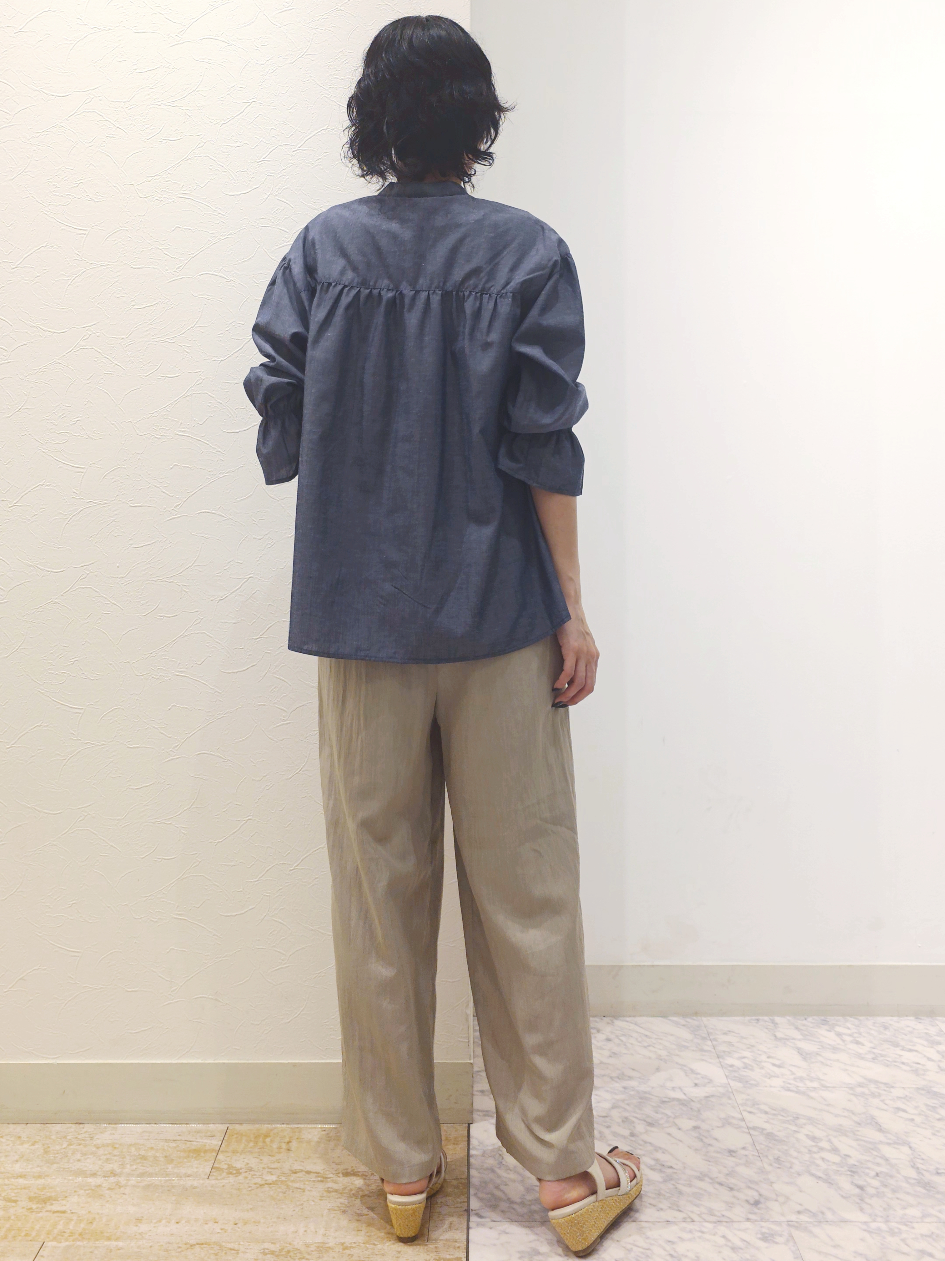 ケイさんの「grove｜【貴島明日香さん着用／イージーケア／接触冷感】麻混スタンドギャザーシャツ」を使ったコーディネート
