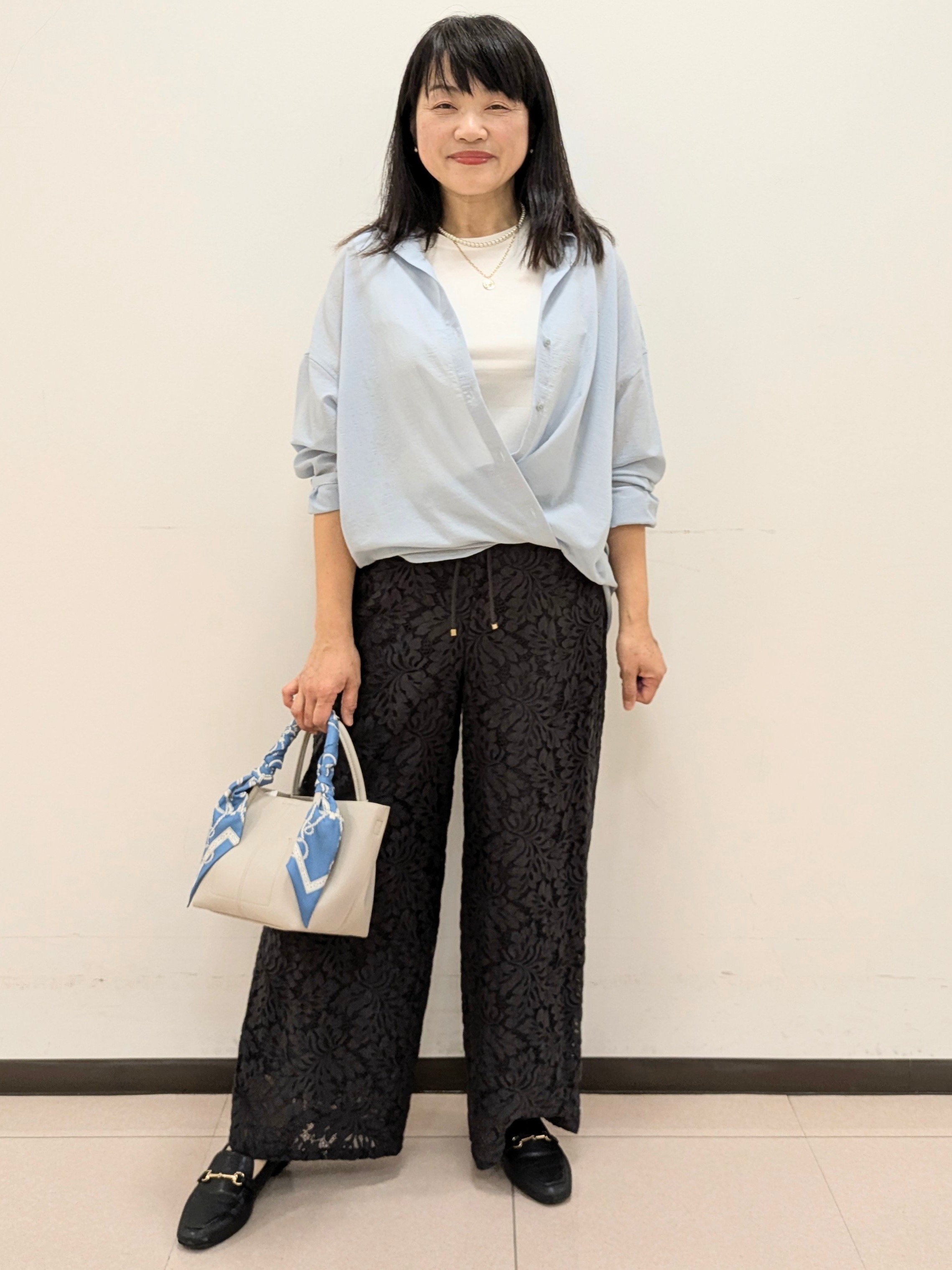 ともさんの「UNTITLED｜【2WAY/マシンウォッシャブル】カシュクールデザインシャツ」を使ったコーディネート