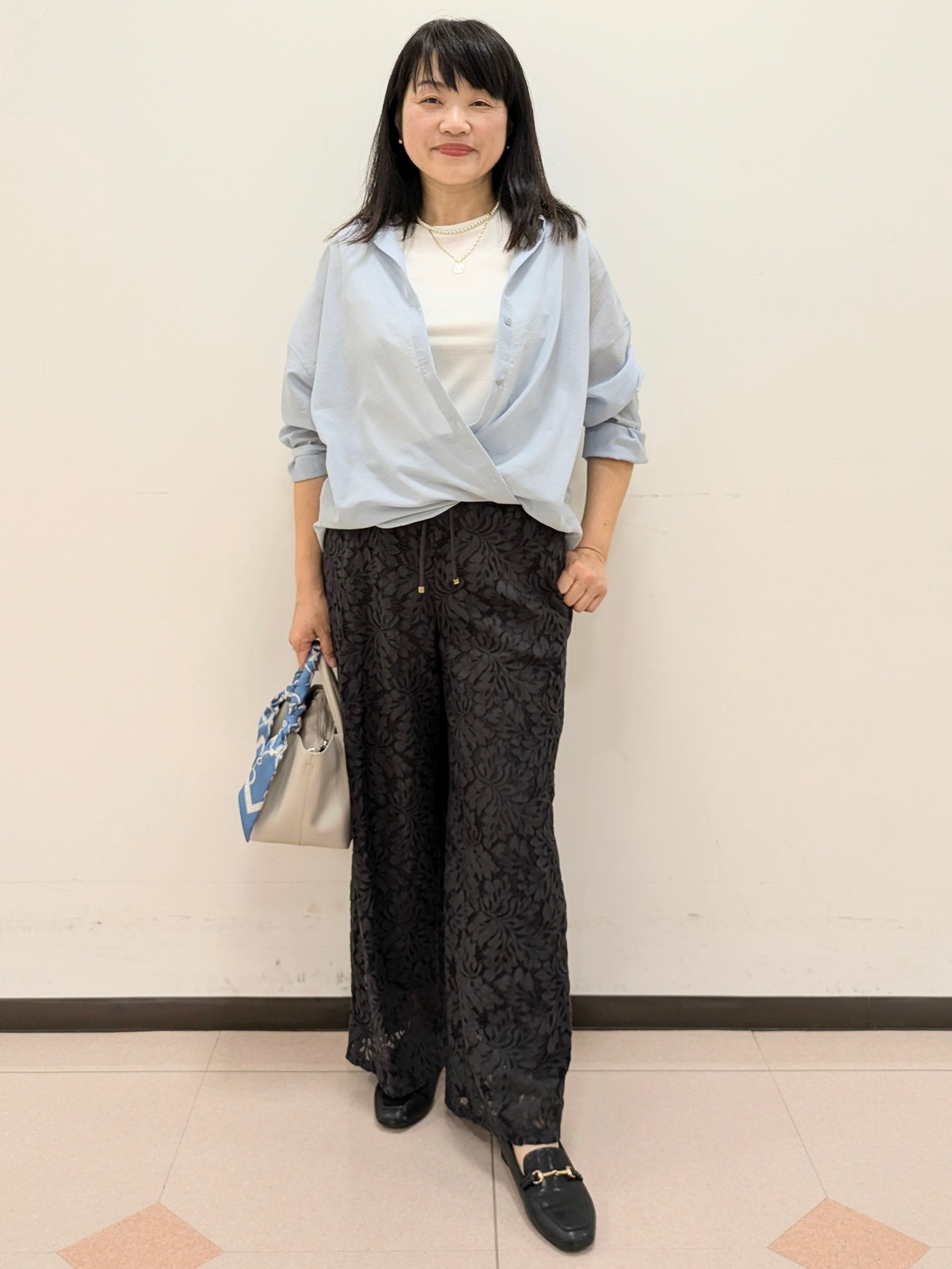 ともさんの「UNTITLED｜【2WAY/マシンウォッシャブル】カシュクールデザインシャツ」を使ったコーディネート