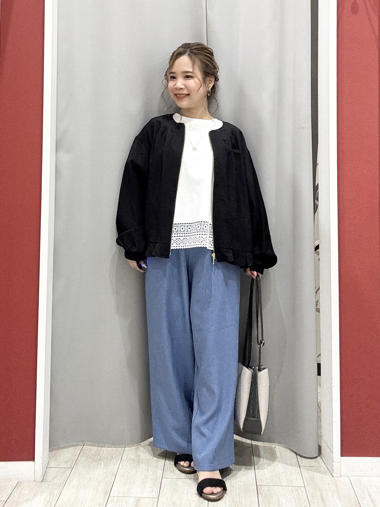 shioさんの「SHOO･LA･RUE｜【洗濯機可/UV/S-LL】程よい透け感 ノーカラーシアーブルゾン」を使ったコーディネート