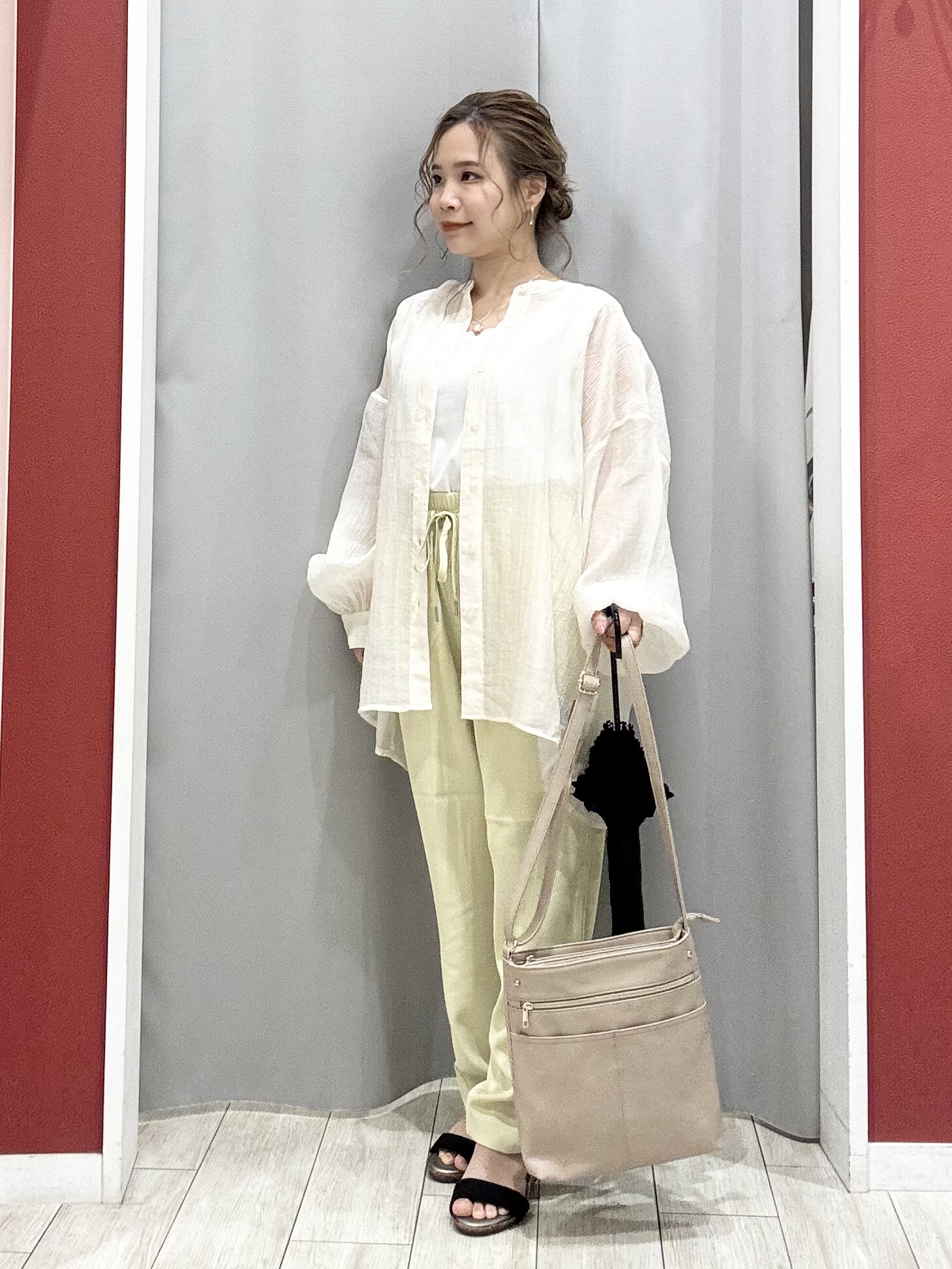 shioさんの「SHOO･LA･RUE｜【S-LL】大人のシアー感 風合い楽しむバンドカラーシャツ」を使ったコーディネート