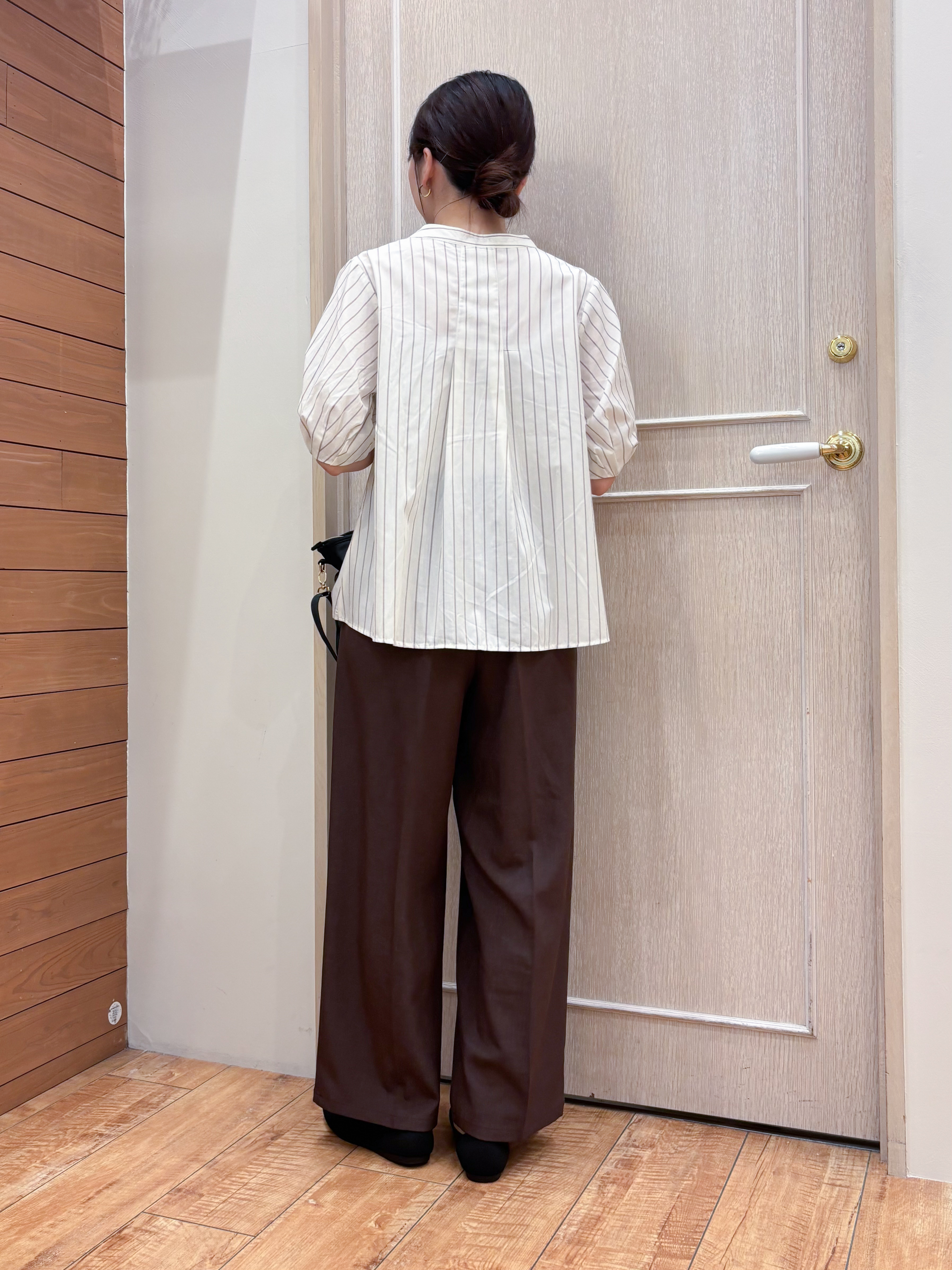 なみさんの「SHOO･LA･RUE｜【高レビュー/洗濯後しわになりにくい/インせず着られる】自然に体型カバー 麻調ペプラムブラウス」を使ったコーディネート
