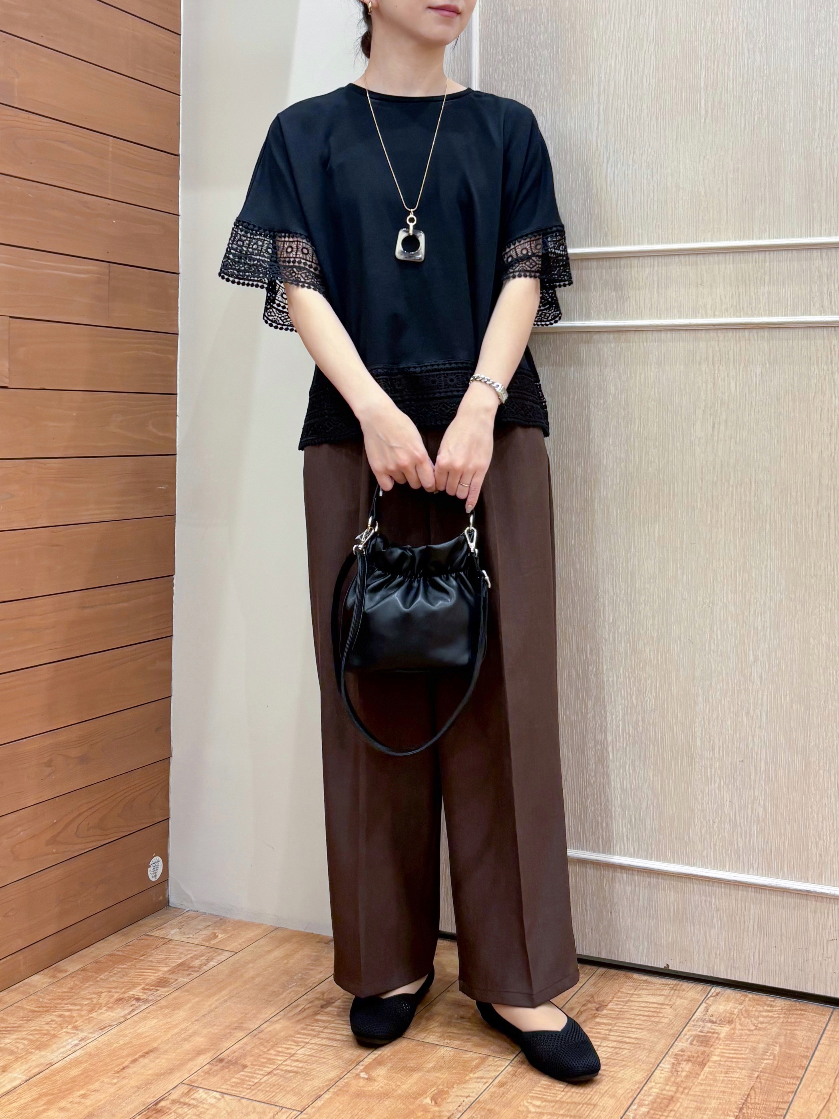 なみさんの「SHOO･LA･RUE｜【洗濯機可/ひんやり/体型カバー/S-LL】レース使いがポイント デザインTシャツ」を使ったコーディネート