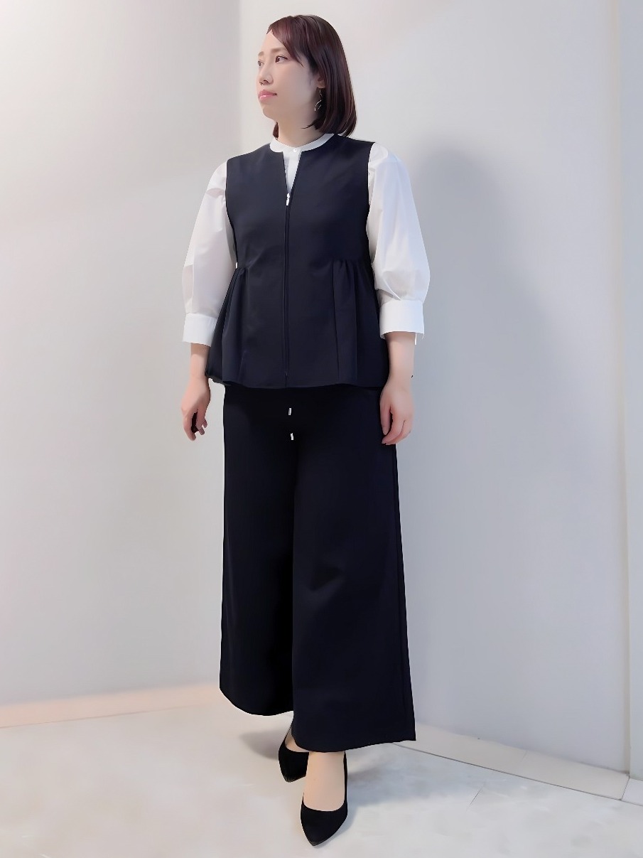 エリさんの「Reflect｜【単品使い◎】ペプラムベスト＋リラクシーパンツセット」を使ったコーディネート