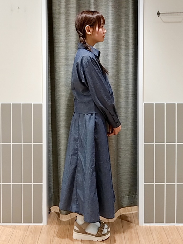 reiaさんの「grove｜【貴島明日香さん着用／イージーケア／接触冷感】麻混クロップドシャツ」を使ったコーディネート