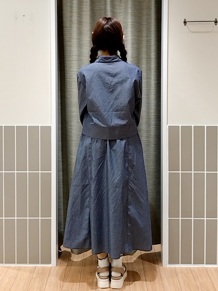 reiaさんの「grove｜【貴島明日香さん着用／イージーケア／接触冷感】麻混クロップドシャツ」を使ったコーディネート