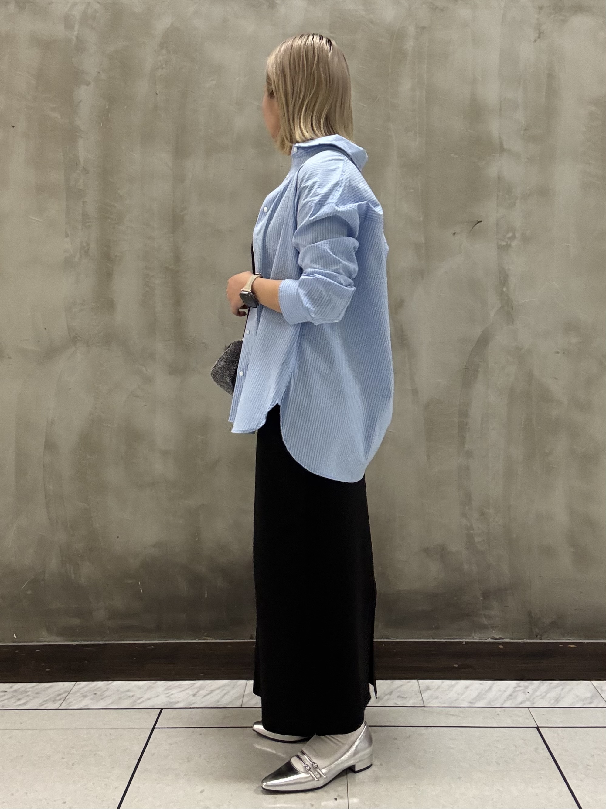 minaさんの「grove｜羽織としても大活躍！驚きの伸びを備えたコットンナイロンストレッチシャツ」を使ったコーディネート
