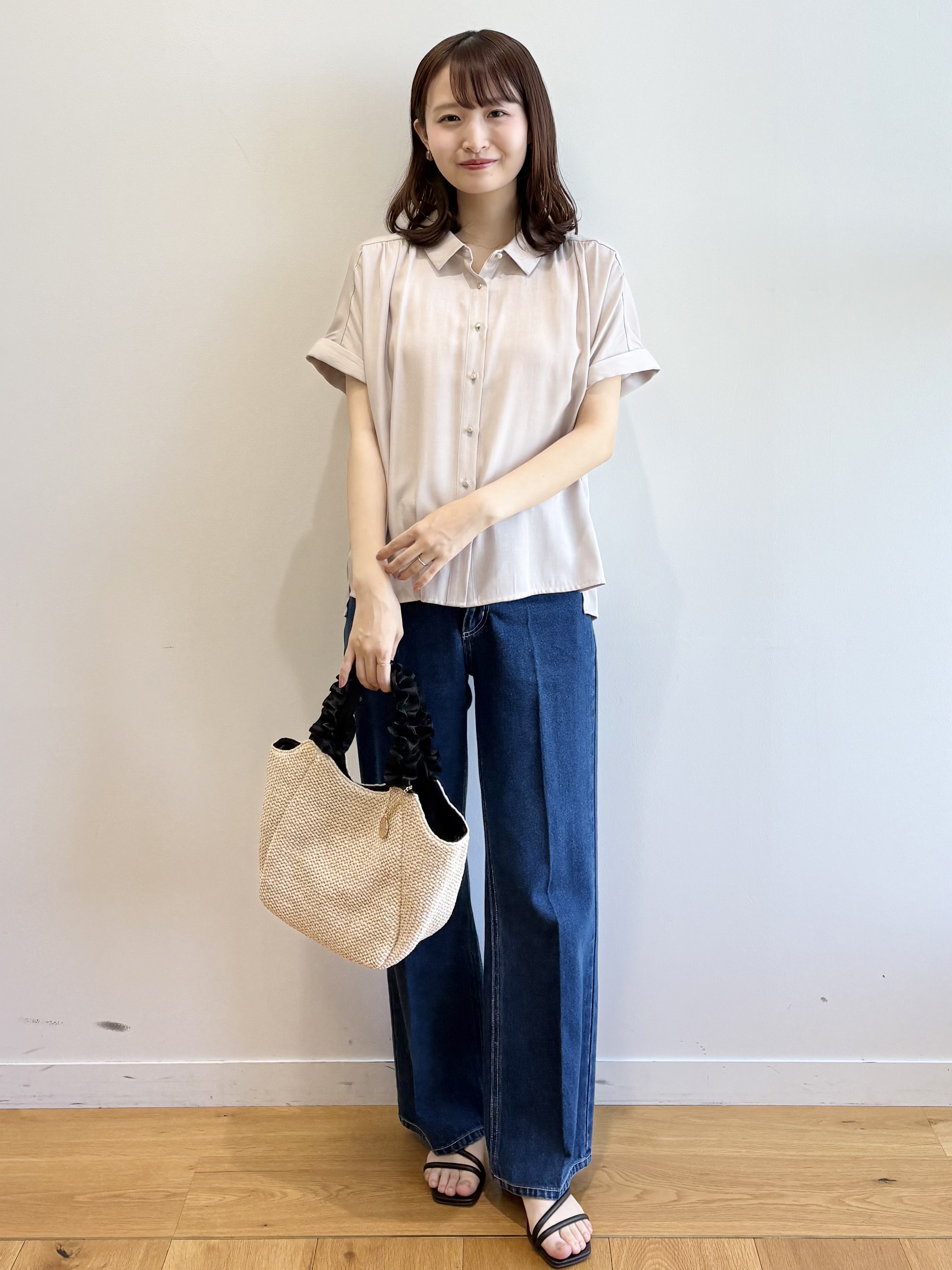 みさかさんの「index｜【UVケア／接触冷感／吸水速乾】シャンブレーターンバックシャツ《洗濯機OK》」を使ったコーディネート