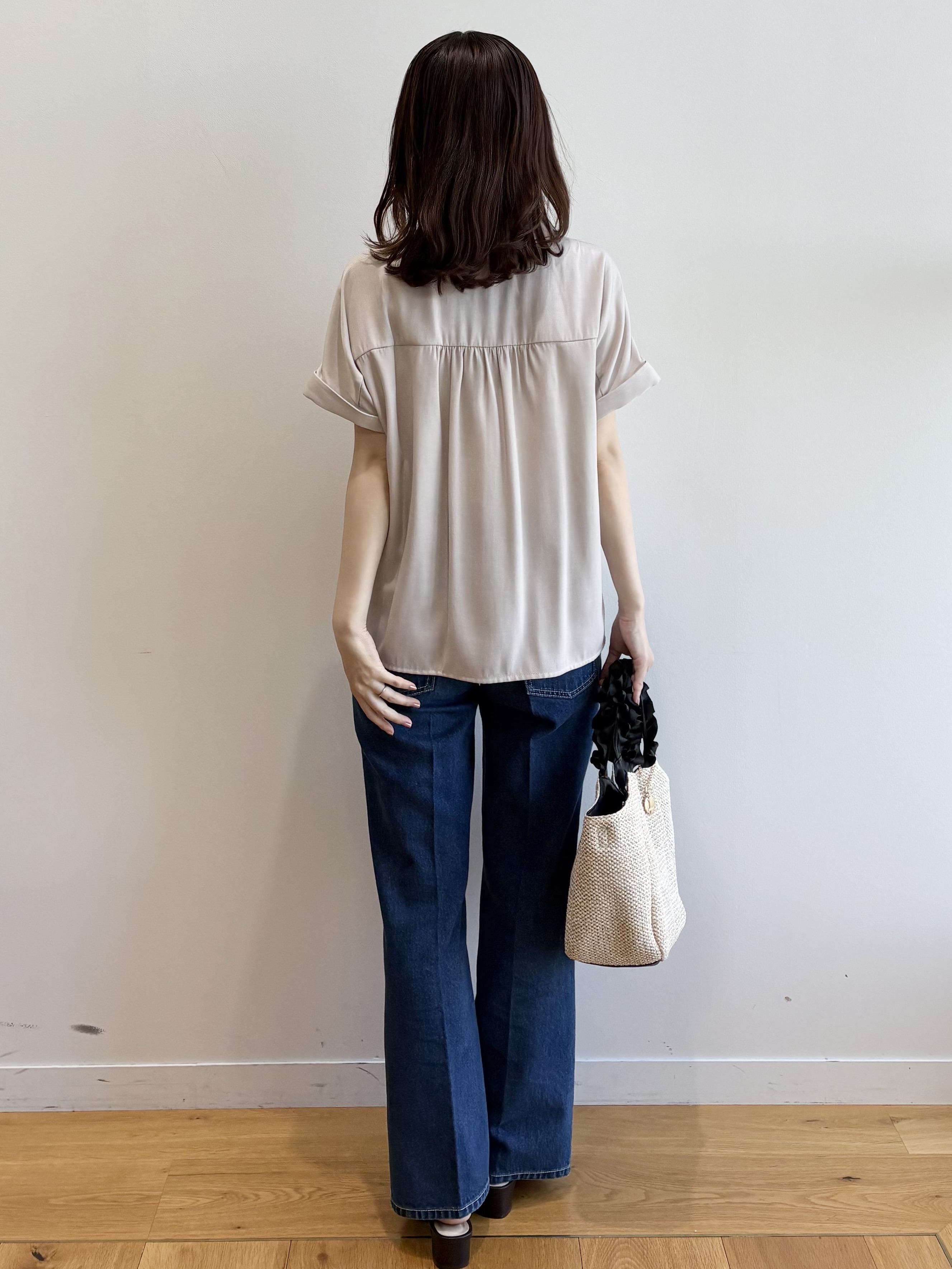 みさかさんの「index｜【UVケア／接触冷感／吸水速乾】シャンブレーターンバックシャツ《洗濯機OK》」を使ったコーディネート