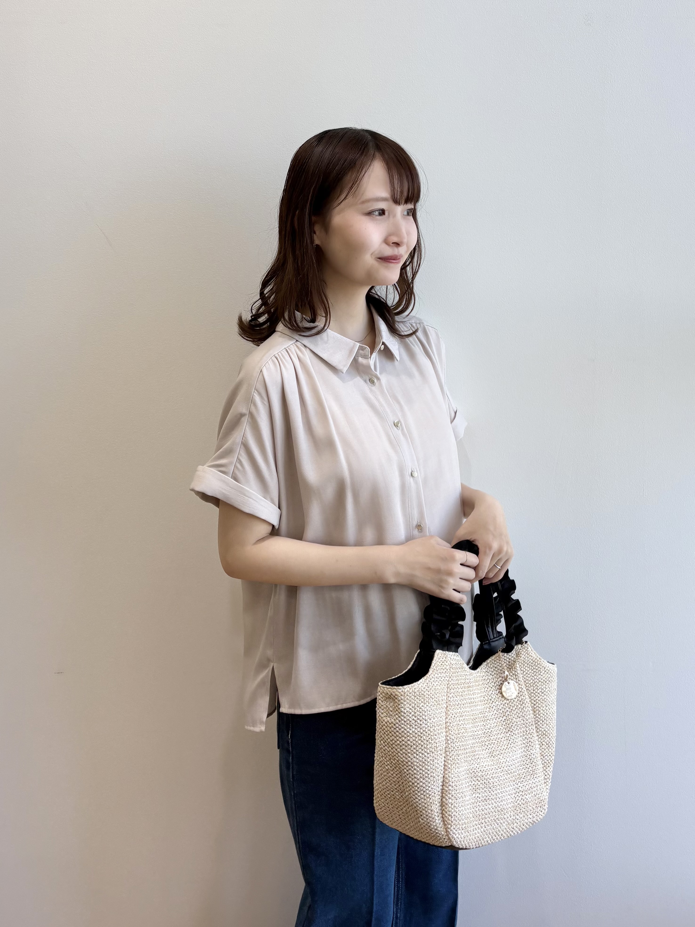 みさかさんの「index｜【UVケア／接触冷感／吸水速乾】シャンブレーターンバックシャツ《洗濯機OK》」を使ったコーディネート