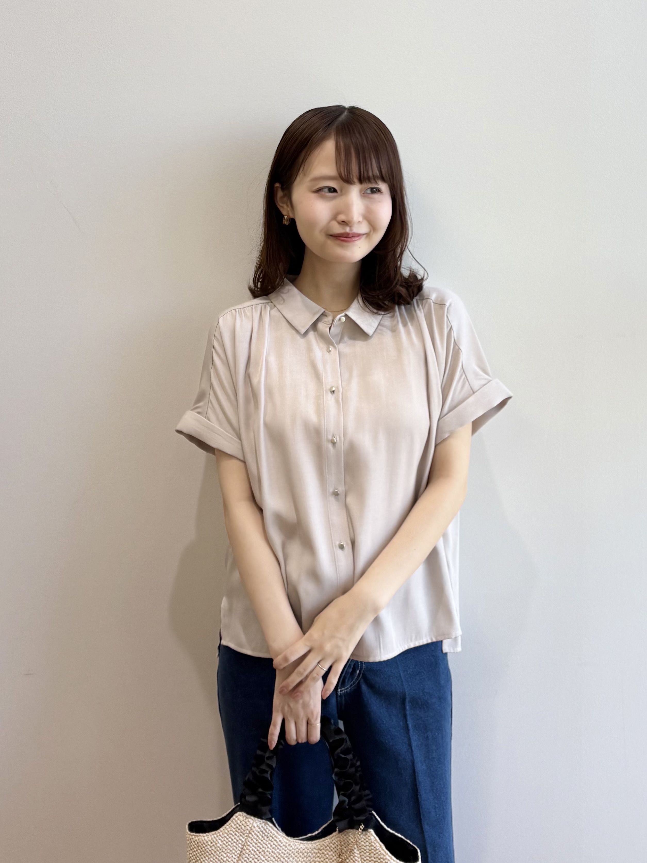 みさかさんの「index｜【UVケア／接触冷感／吸水速乾】シャンブレーターンバックシャツ《洗濯機OK》」を使ったコーディネート