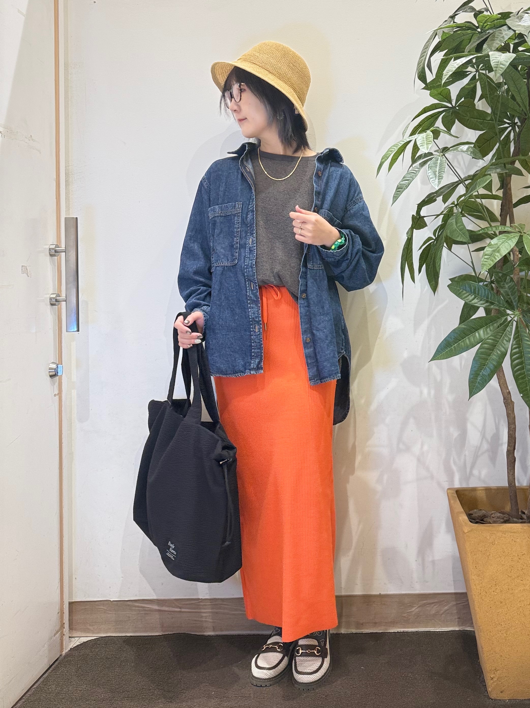 misakiさんの「SHOO･LA･RUE｜【洗濯機可/体型カバー】こなれ感をプラスする ライトオンスデニムシャツ」を使ったコーディネート