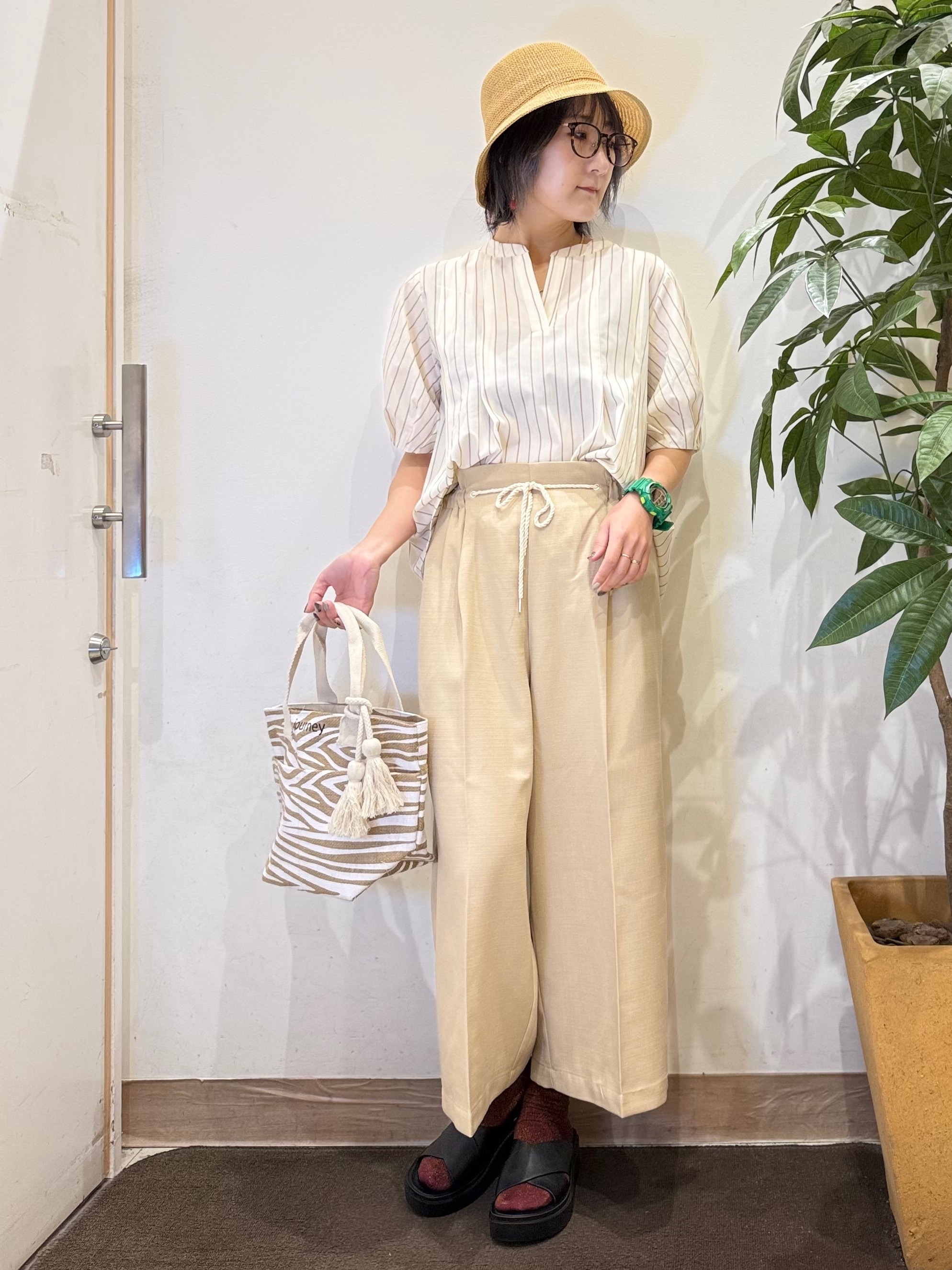 misakiさんの「SHOO･LA･RUE｜【高レビュー/洗濯後しわになりにくい/インせず着られる】自然に体型カバー 麻調ペプラムブラウス」を使ったコーディネート