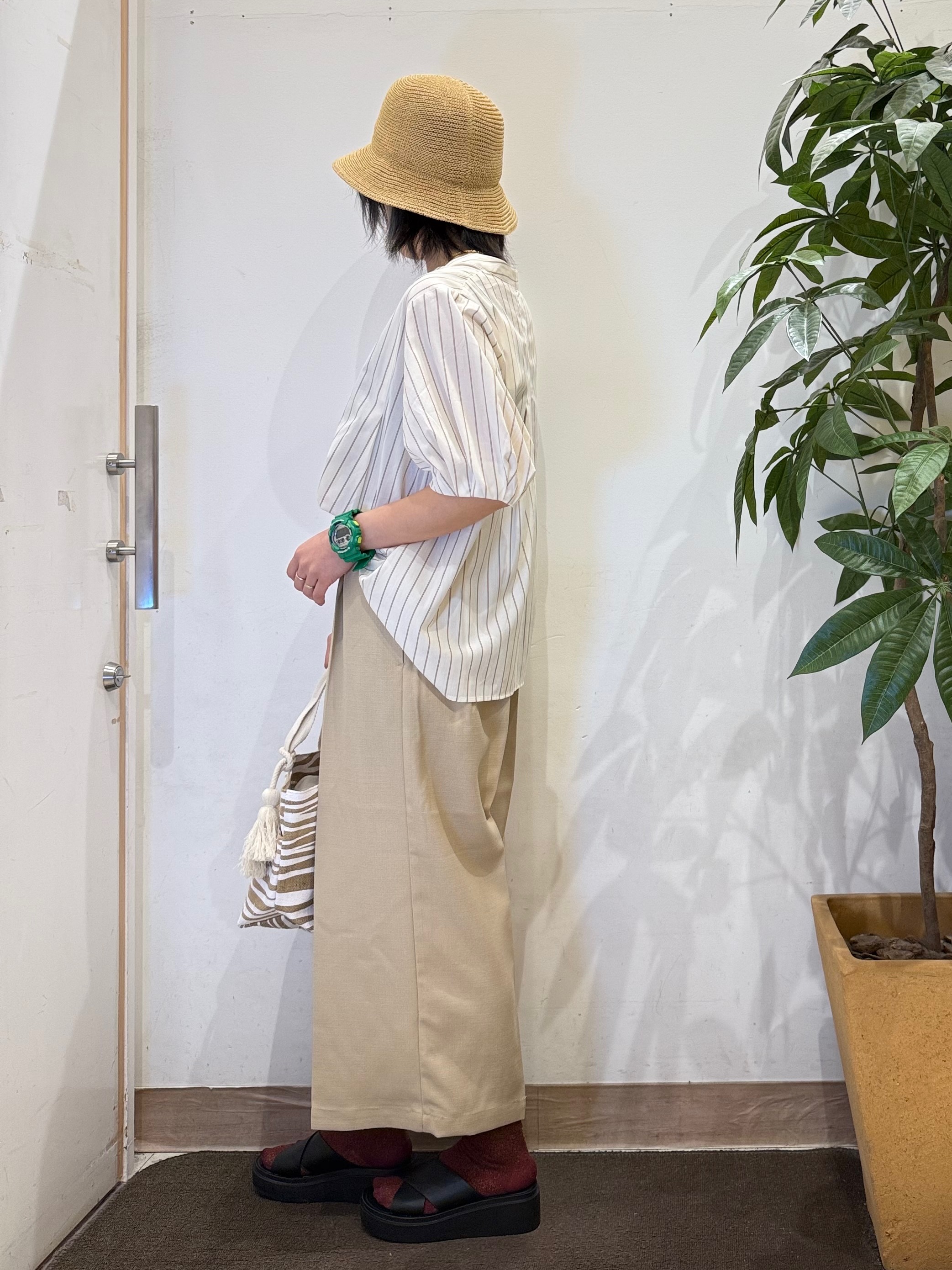 misakiさんの「SHOO･LA･RUE｜【高レビュー/洗濯後しわになりにくい/インせず着られる】自然に体型カバー 麻調ペプラムブラウス」を使ったコーディネート