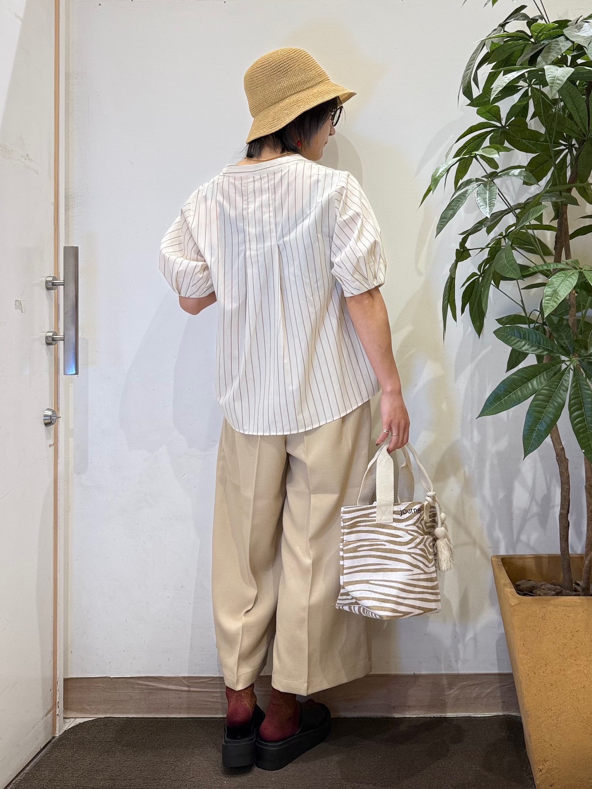 misakiさんの「SHOO･LA･RUE｜【高レビュー/洗濯後しわになりにくい/インせず着られる】自然に体型カバー 麻調ペプラムブラウス」を使ったコーディネート