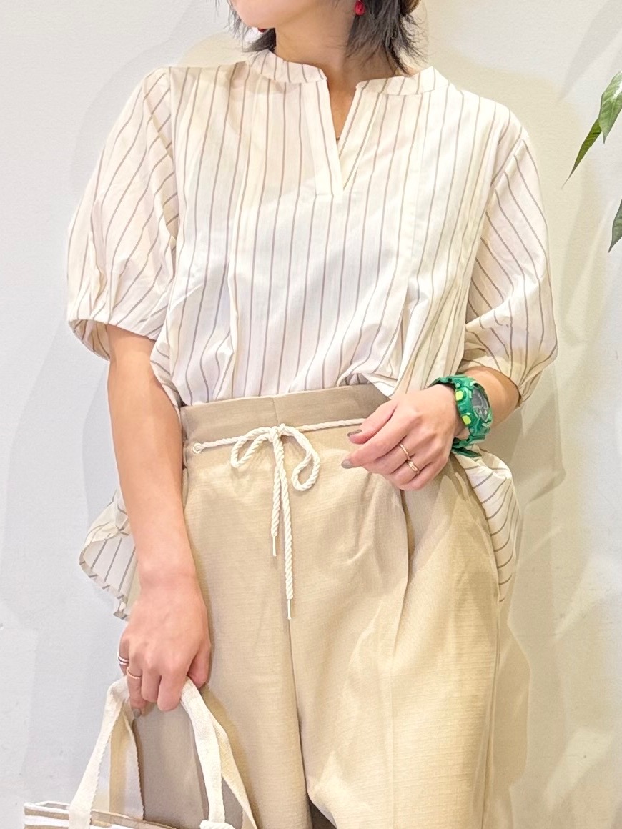 misakiさんの「SHOO･LA･RUE｜【高レビュー/洗濯後しわになりにくい/インせず着られる】自然に体型カバー 麻調ペプラムブラウス」を使ったコーディネート
