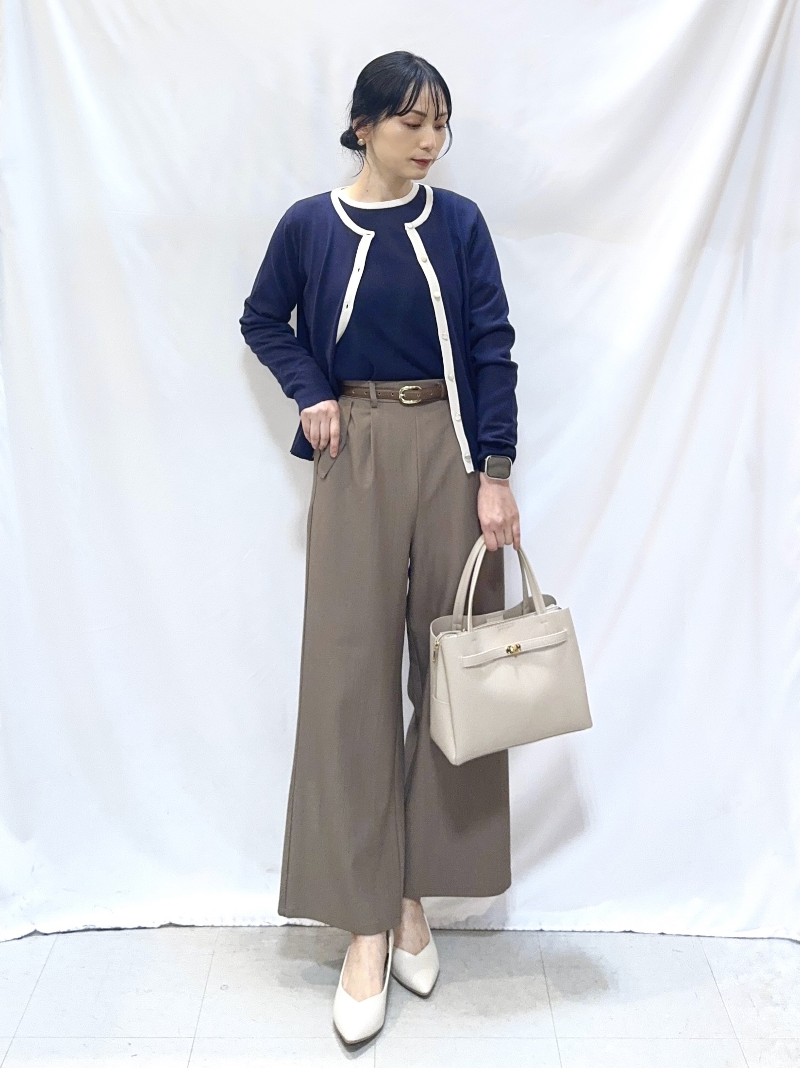 𝐇𝐢𝐫𝐨𝐦𝐢さんの「SHOO･LA･RUE｜【洗濯機可/S-LL/アンサンブル可】パールボタンが上品　華やぎ配色カーディガン」を使ったコーディネート