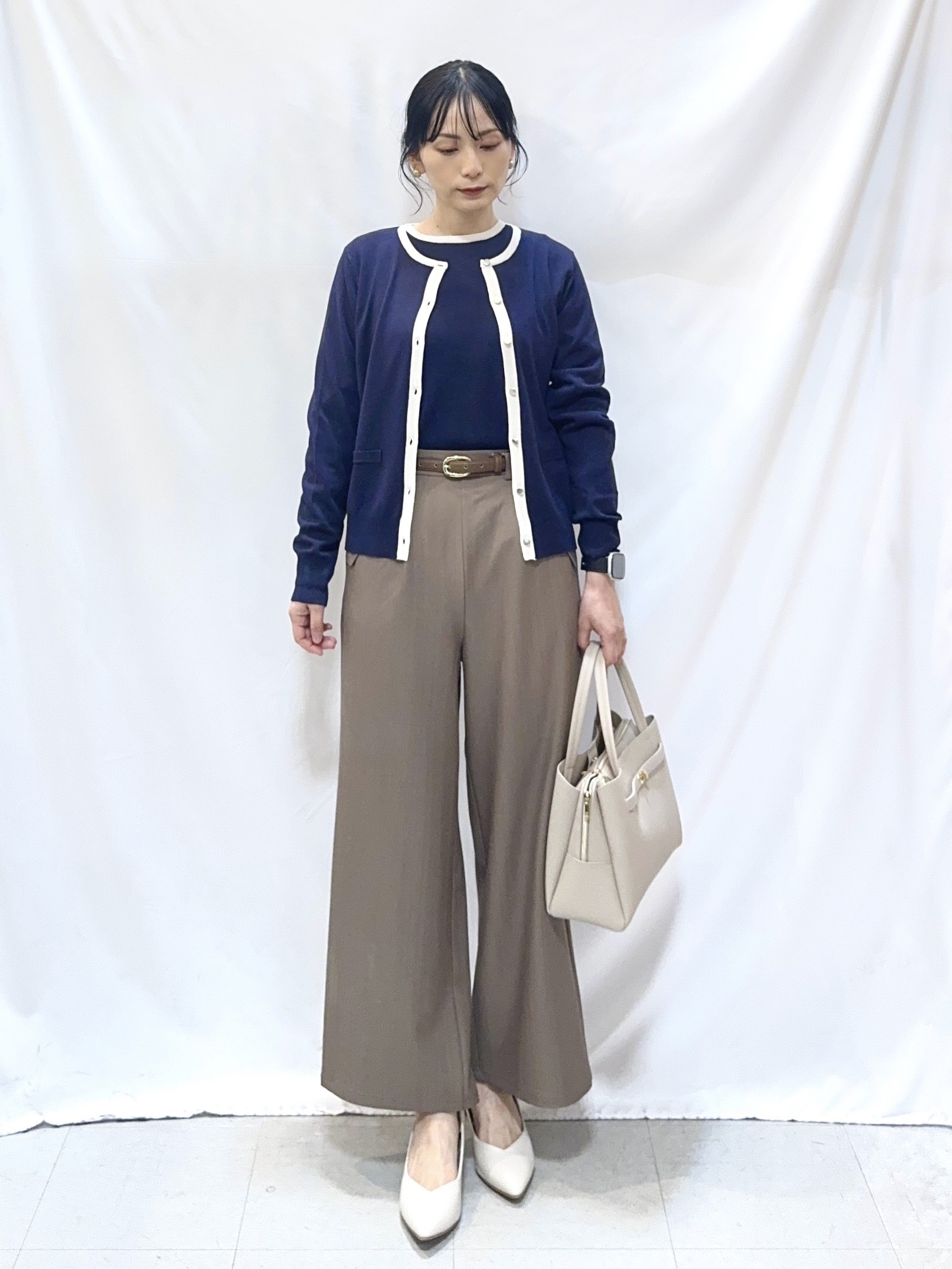 𝐇𝐢𝐫𝐨𝐦𝐢さんの「SHOO･LA･RUE｜【洗濯機可/S-LL/アンサンブル可】パールボタンが上品　華やぎ配色カーディガン」を使ったコーディネート