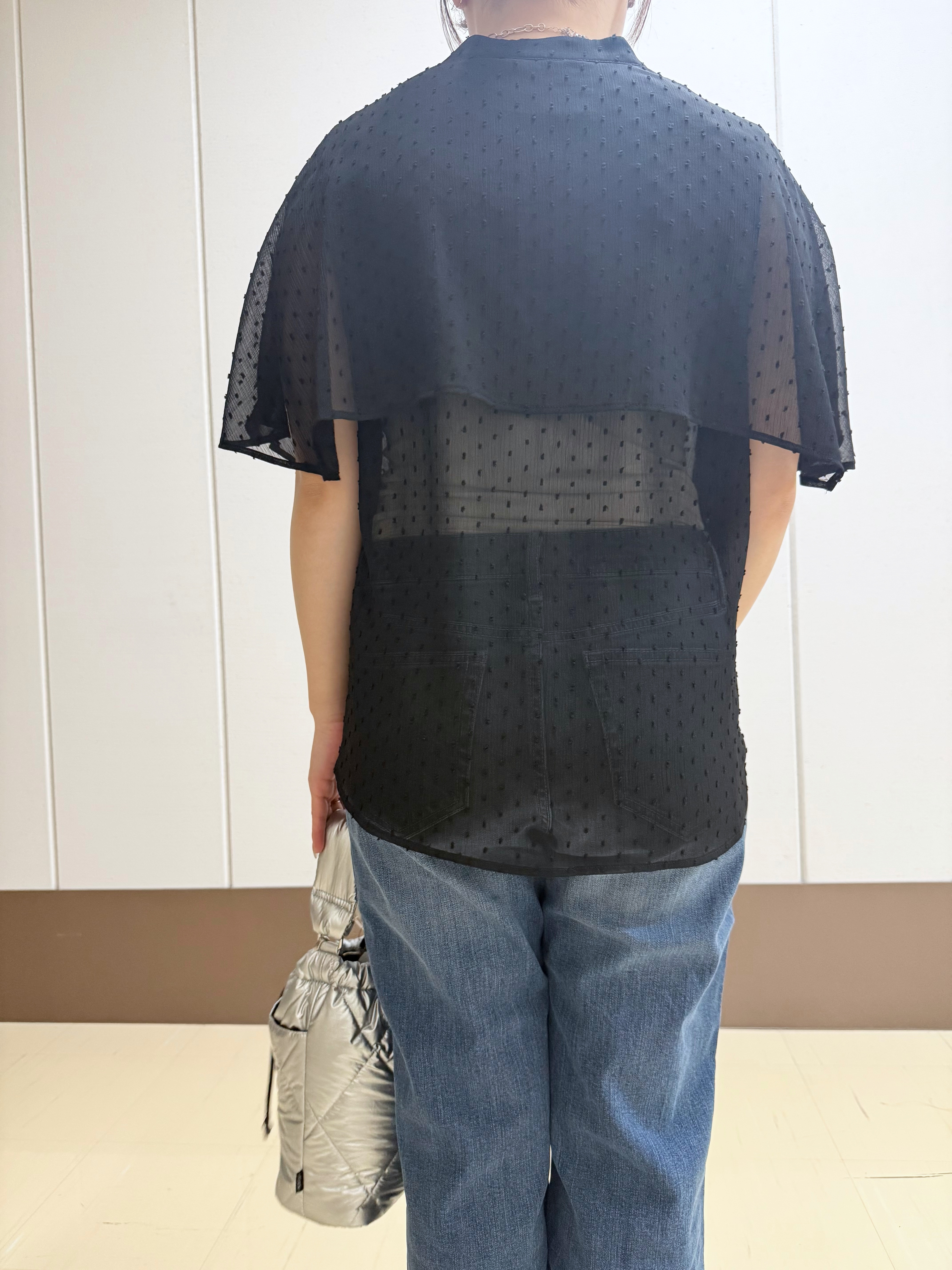 Rikoさんの「INDIVI｜【洗える／ドットモチーフ】ケープスリーブブラウス」を使ったコーディネート