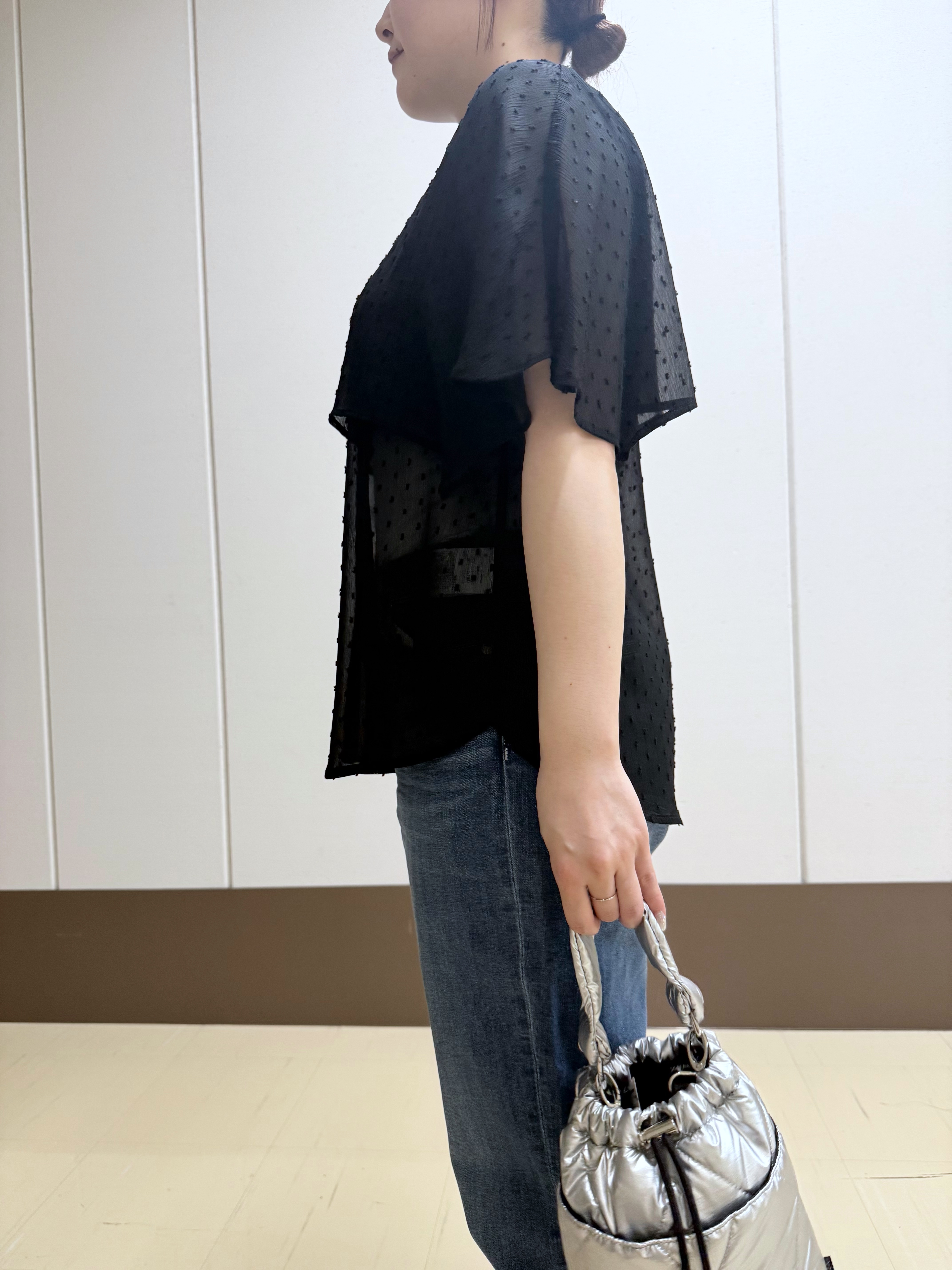 Rikoさんの「INDIVI｜【洗える／ドットモチーフ】ケープスリーブブラウス」を使ったコーディネート