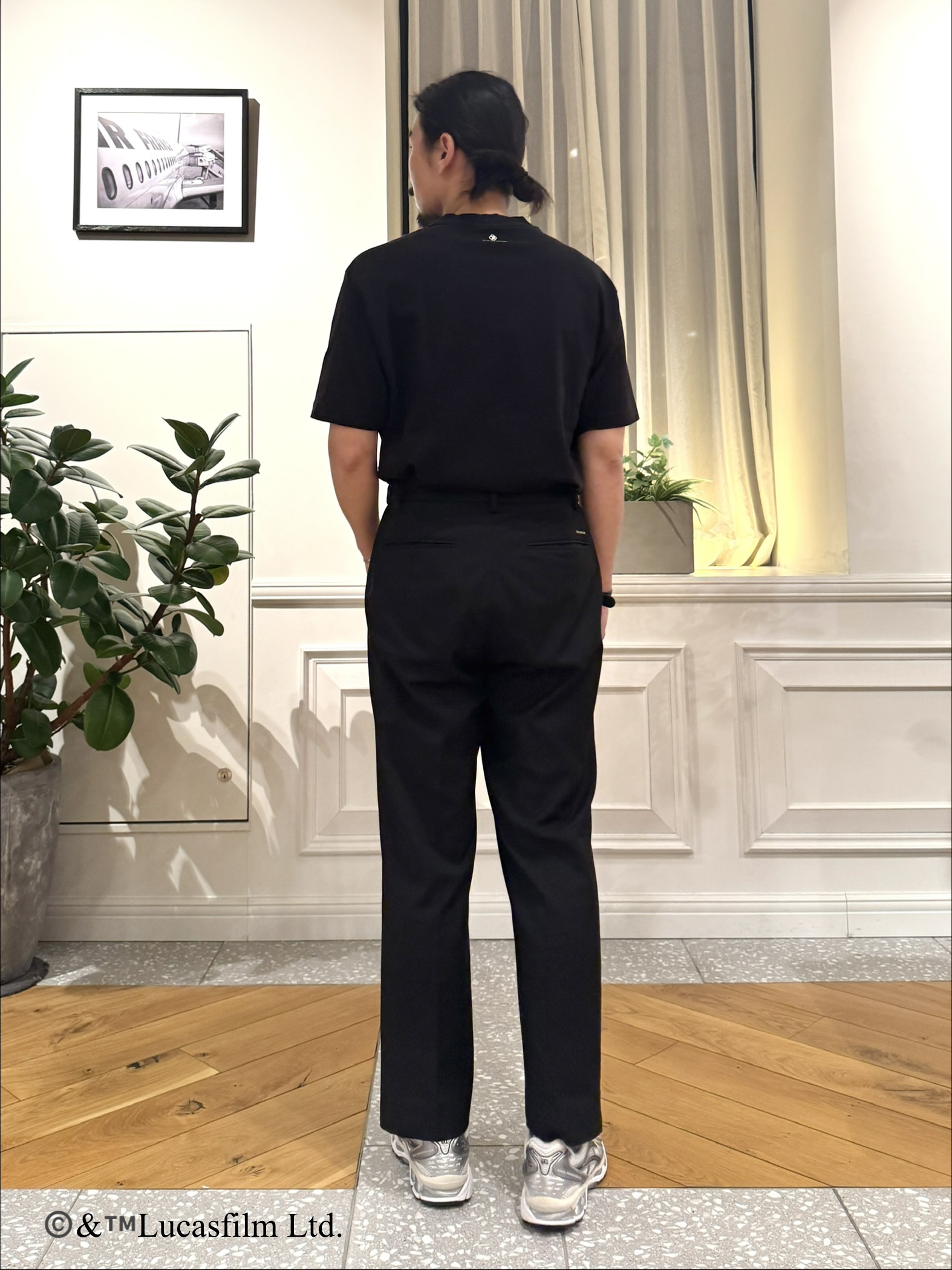 kawarataniさんの「DRESSTERIOR｜【接触冷感】STAR WARS ロゴTシャツ」を使ったコーディネート