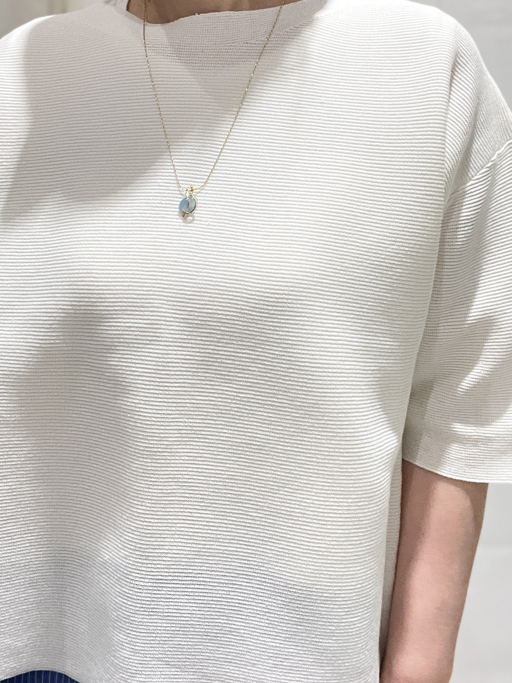 hiroさんの「grove｜【貴島明日香さん着用／洗濯機OK】レイヤードにもおすすめ、軽やかクロップドニット」を使ったコーディネート