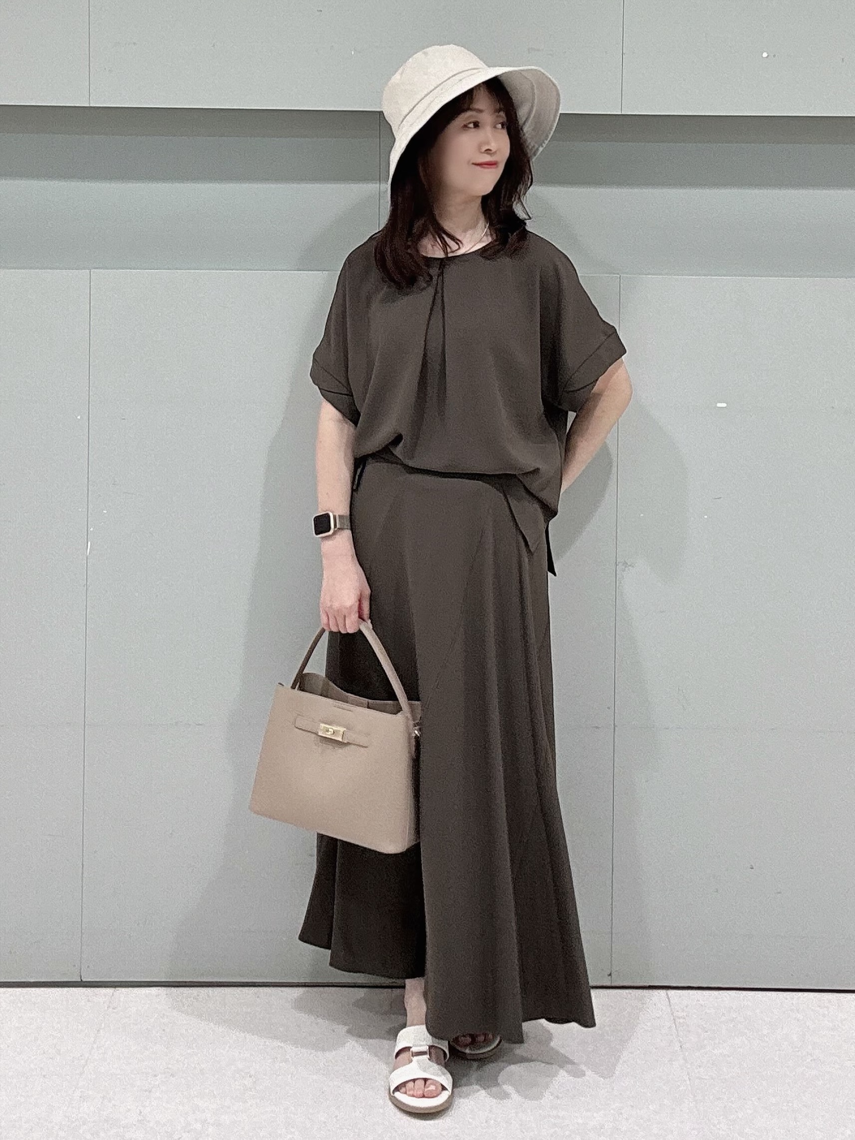 makiさんの「UNTITLED｜【前後2WAY/はっ水/セットアップ可】リラクシーフレンチスリーブブラウス」を使ったコーディネート