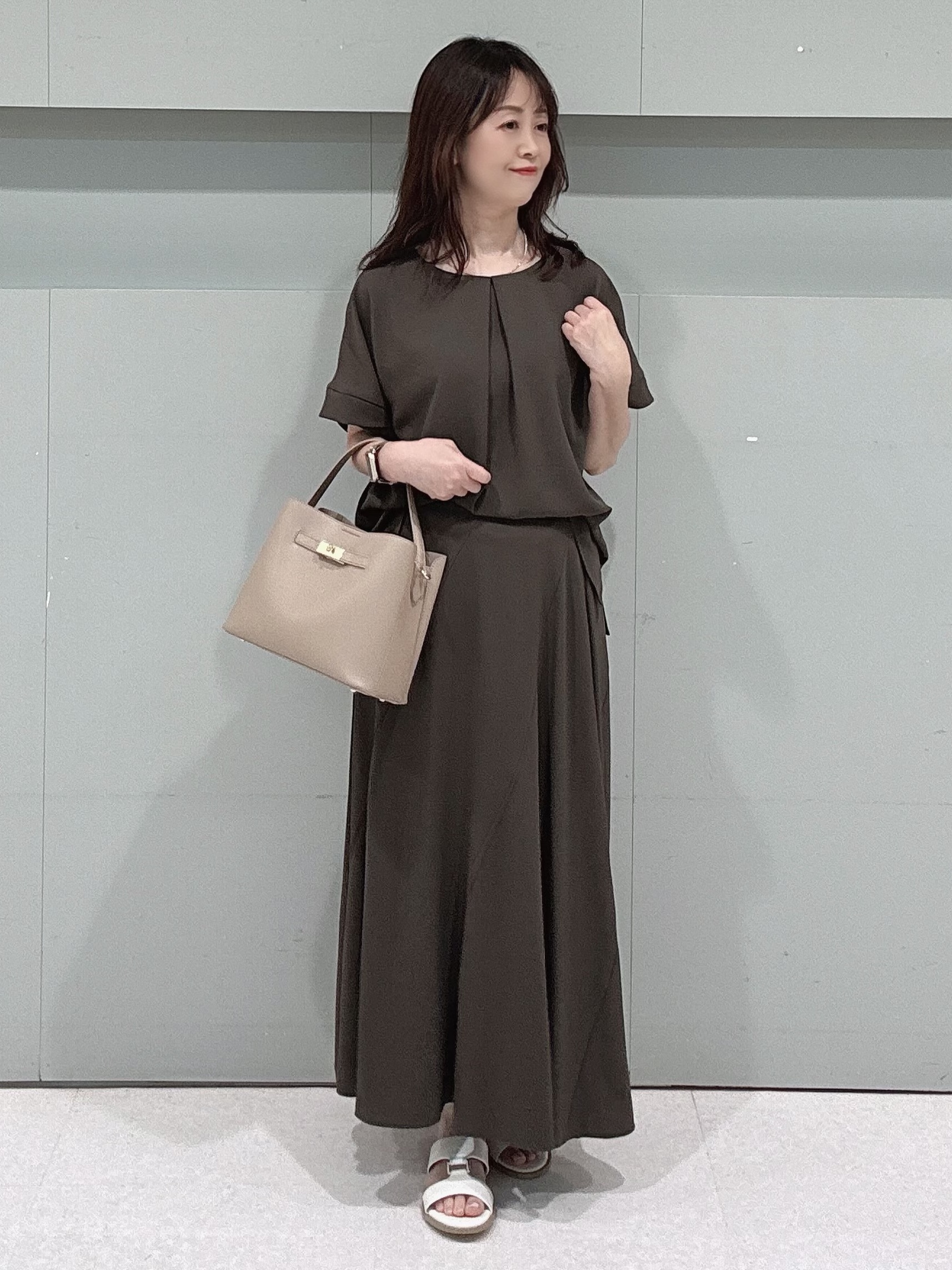makiさんの「UNTITLED｜【前後2WAY/はっ水/セットアップ可】リラクシーフレンチスリーブブラウス」を使ったコーディネート