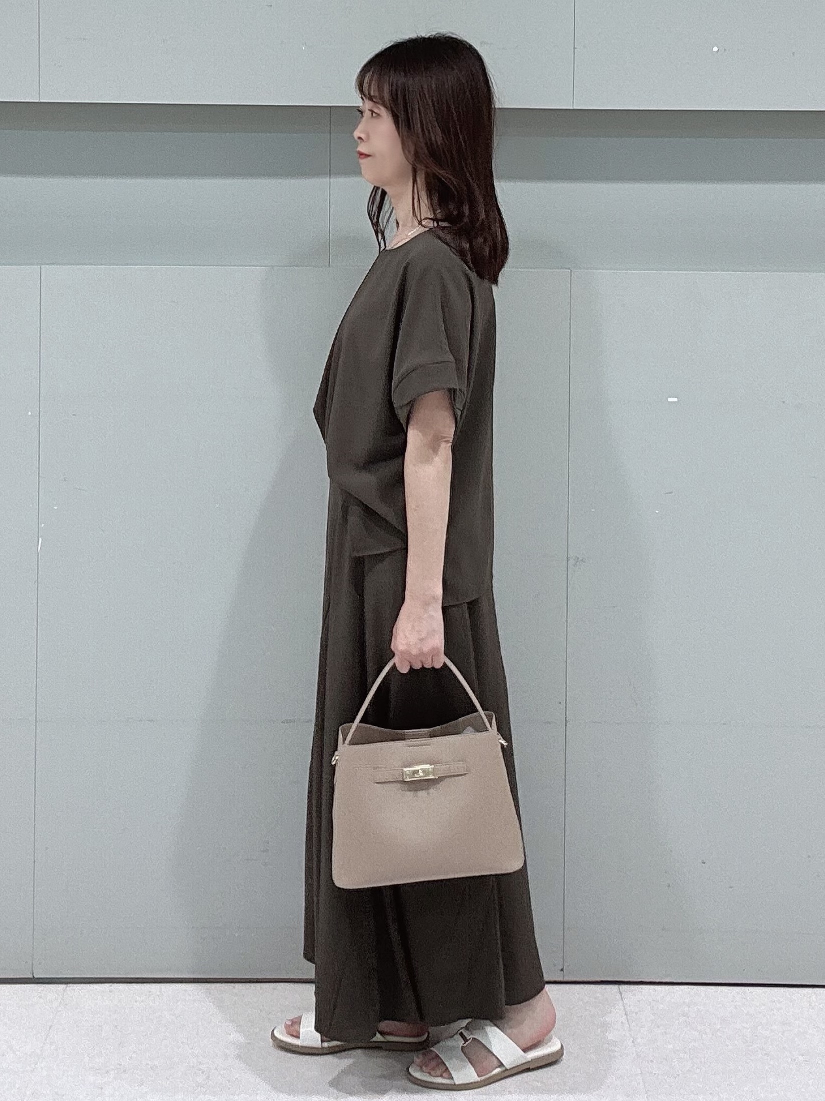 makiさんの「UNTITLED｜【前後2WAY/はっ水/セットアップ可】リラクシーフレンチスリーブブラウス」を使ったコーディネート