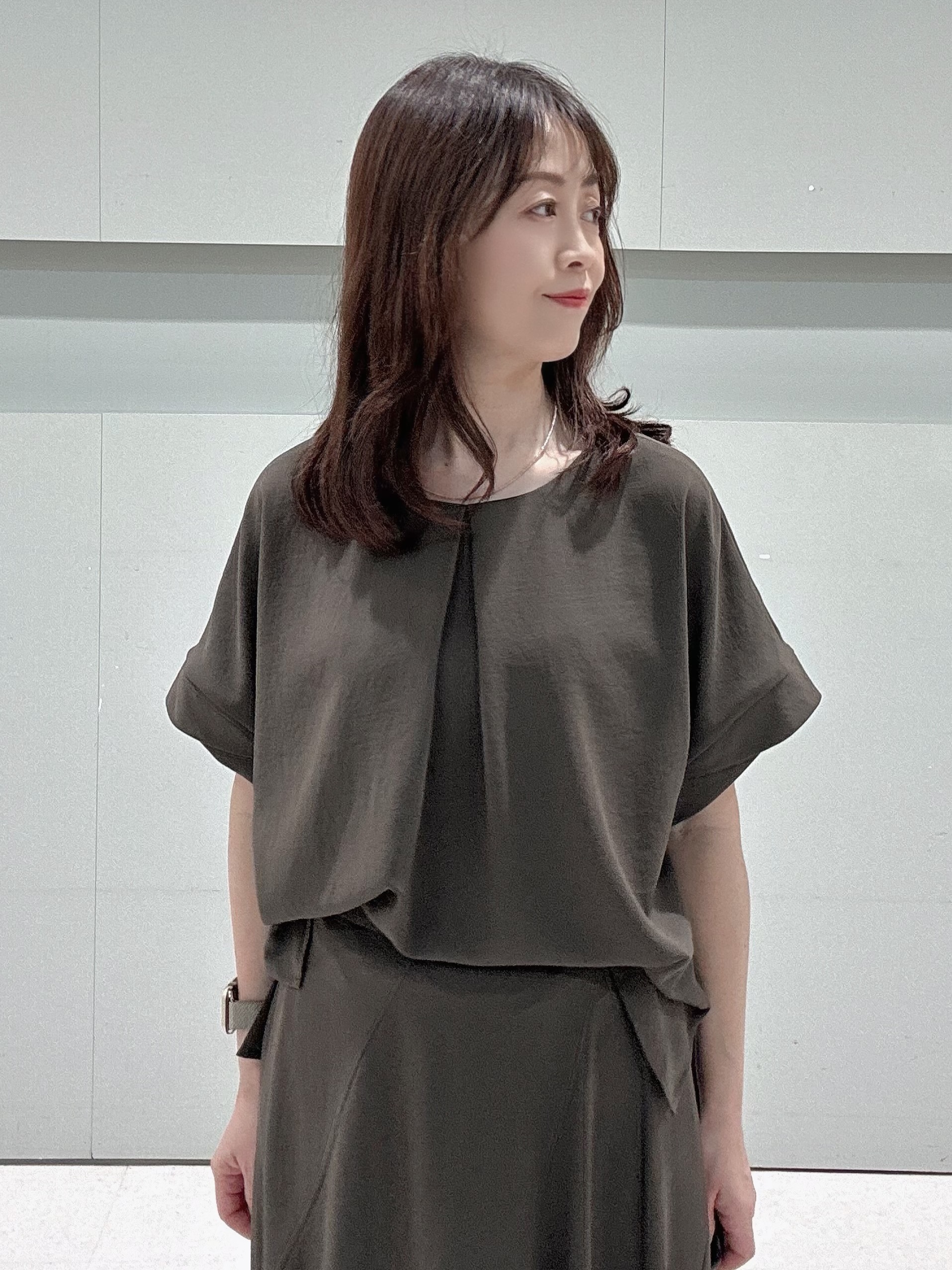 makiさんの「UNTITLED｜【前後2WAY/はっ水/セットアップ可】リラクシーフレンチスリーブブラウス」を使ったコーディネート