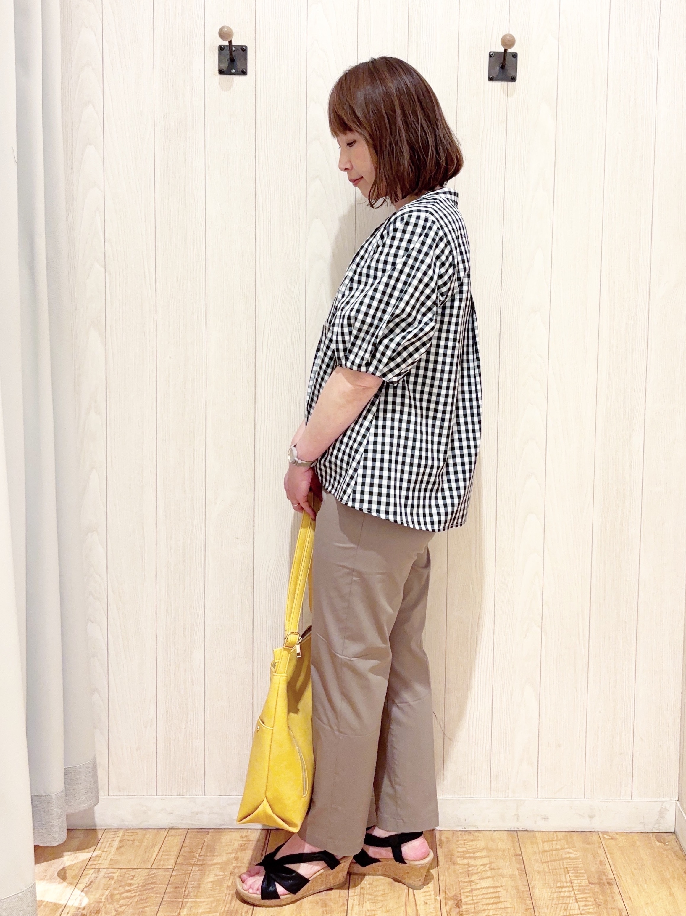 あいこさんの「SHOO･LA･RUE｜【高レビュー/洗濯後しわになりにくい/インせず着られる】自然に体型カバー 麻調ペプラムブラウス」を使ったコーディネート