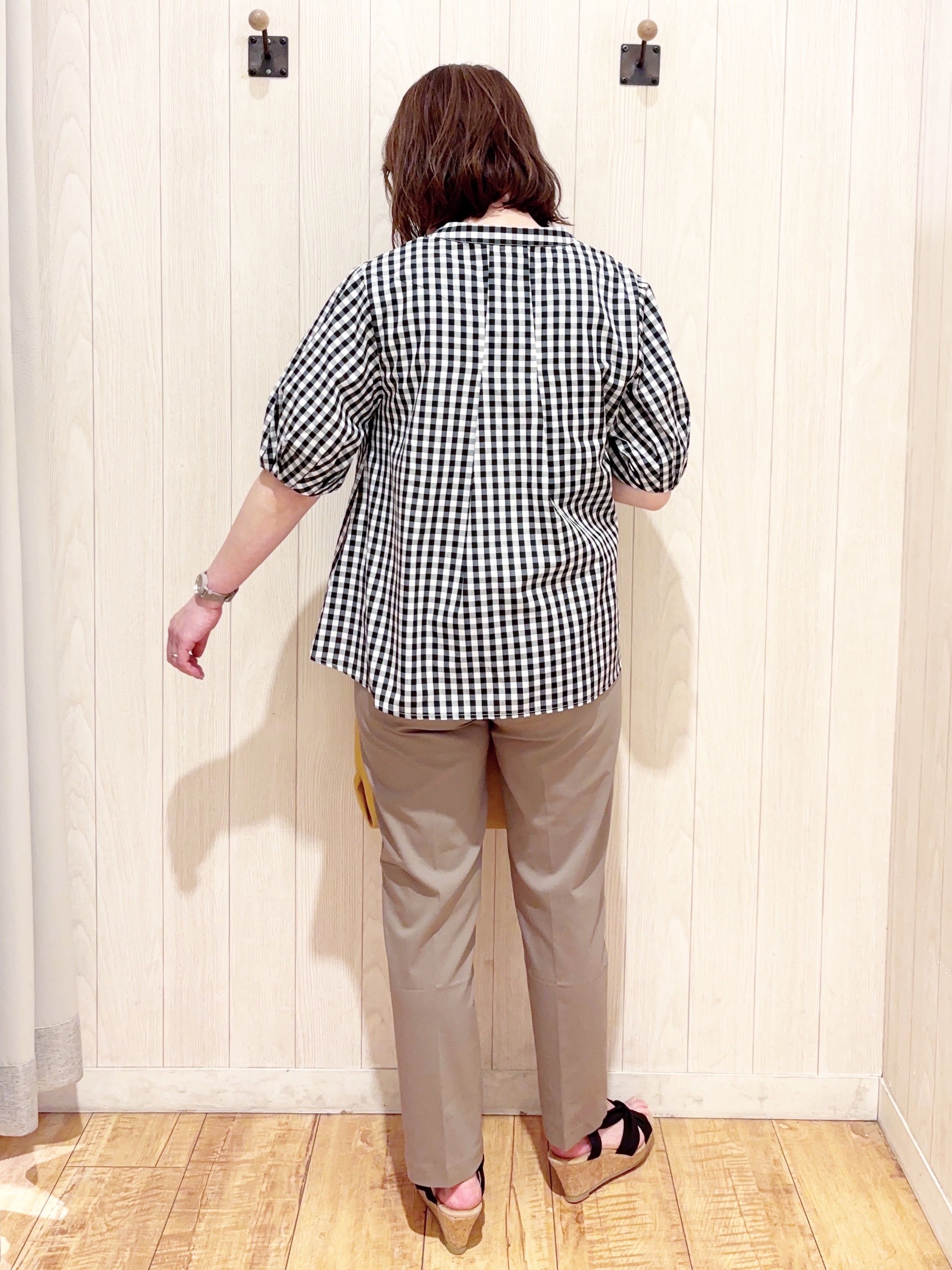 あいこさんの「SHOO･LA･RUE｜【高レビュー/洗濯後しわになりにくい/インせず着られる】自然に体型カバー 麻調ペプラムブラウス」を使ったコーディネート