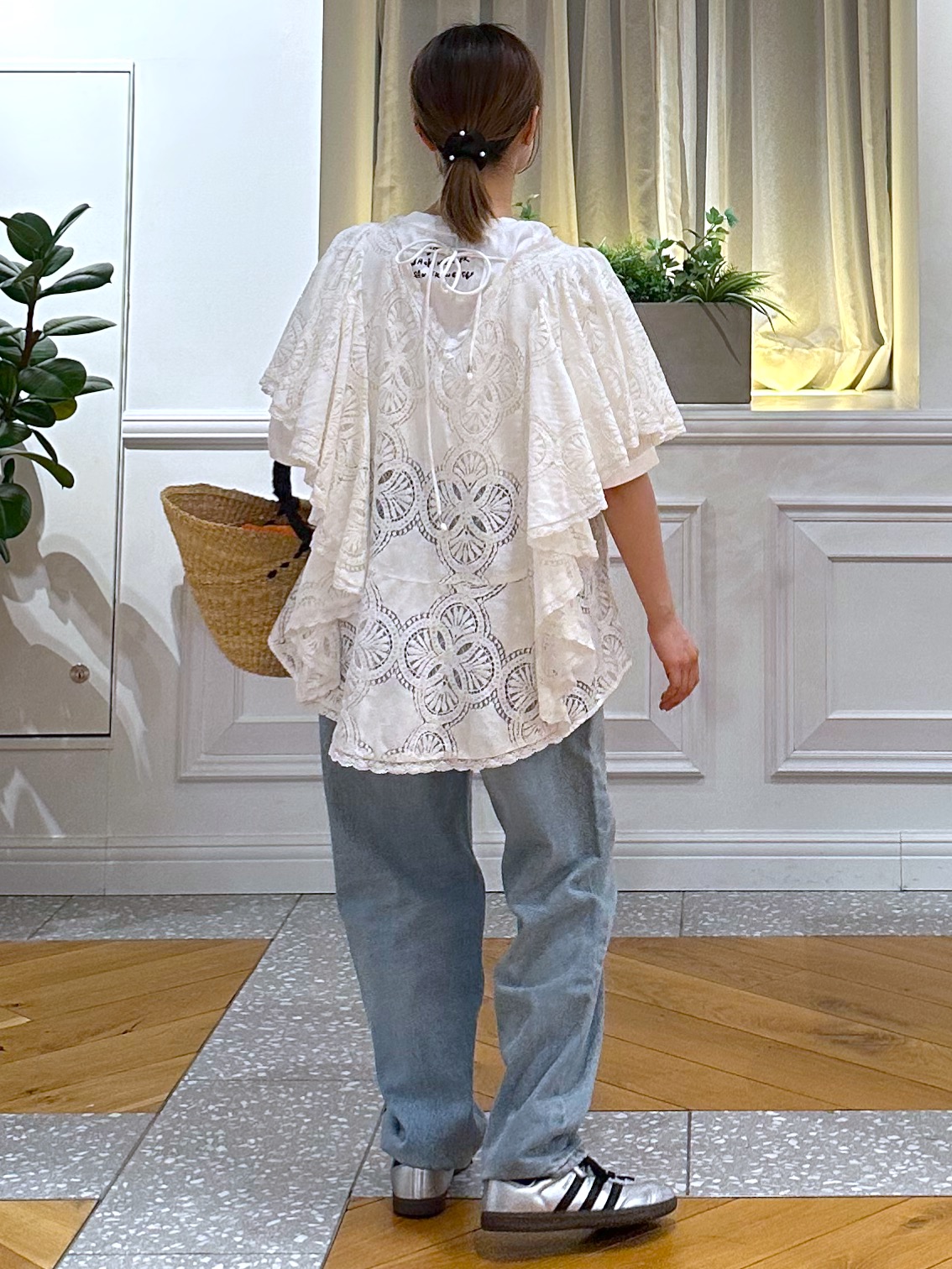 なべこさんの「DRESSTERIOR｜ラッセルレース ブラウス」を使ったコーディネート