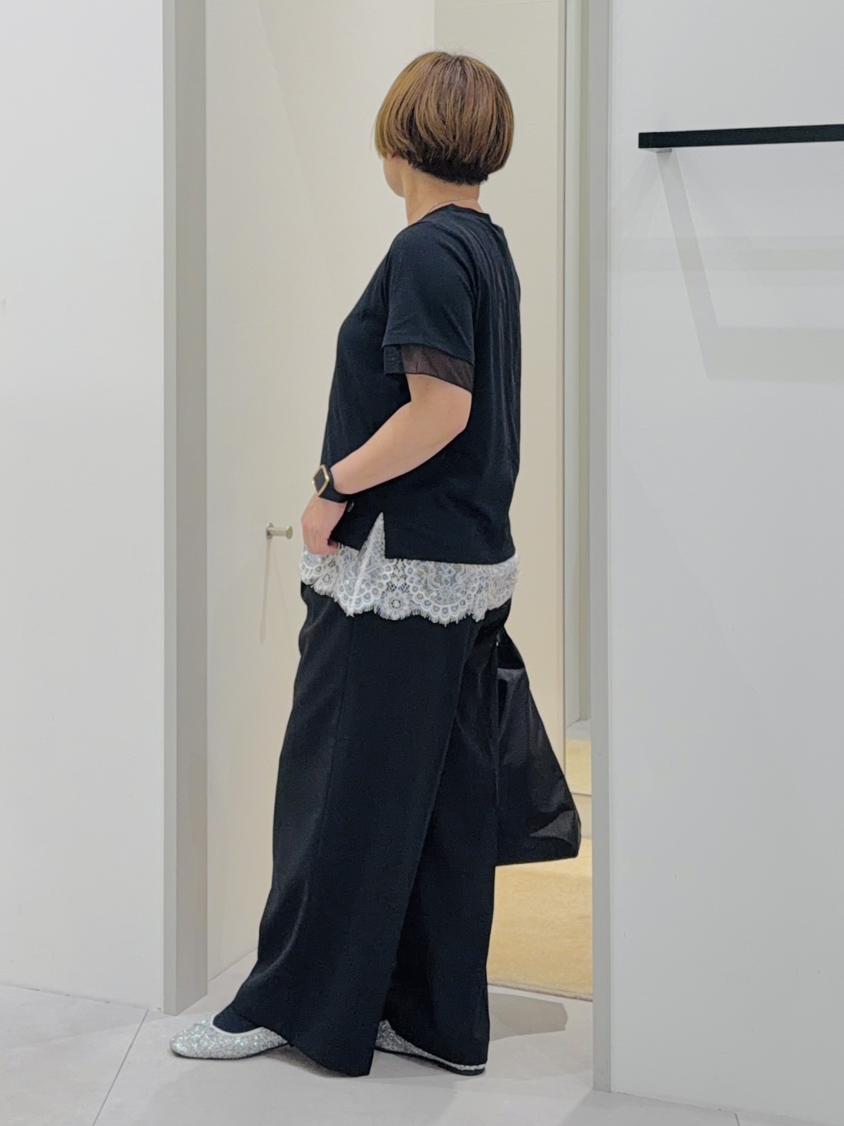 タナさんの「THE SHOP TK｜【M-XL/ひんやり】上品な透け感 袖口シアーTシャツ」を使ったコーディネート