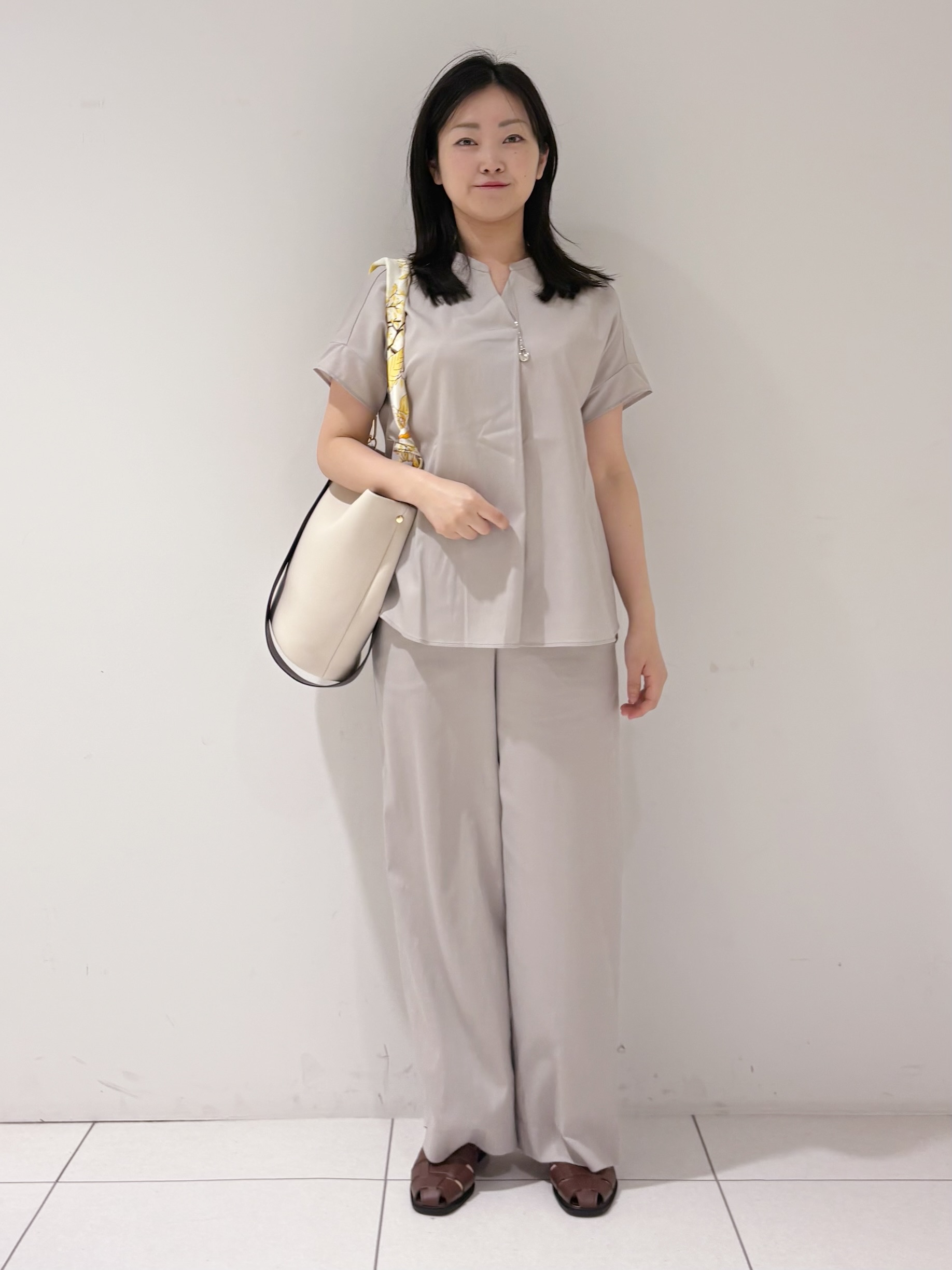momokoさんの「INDIVI｜【洗える／SETUP可能】スキッパーブラウス」を使ったコーディネート